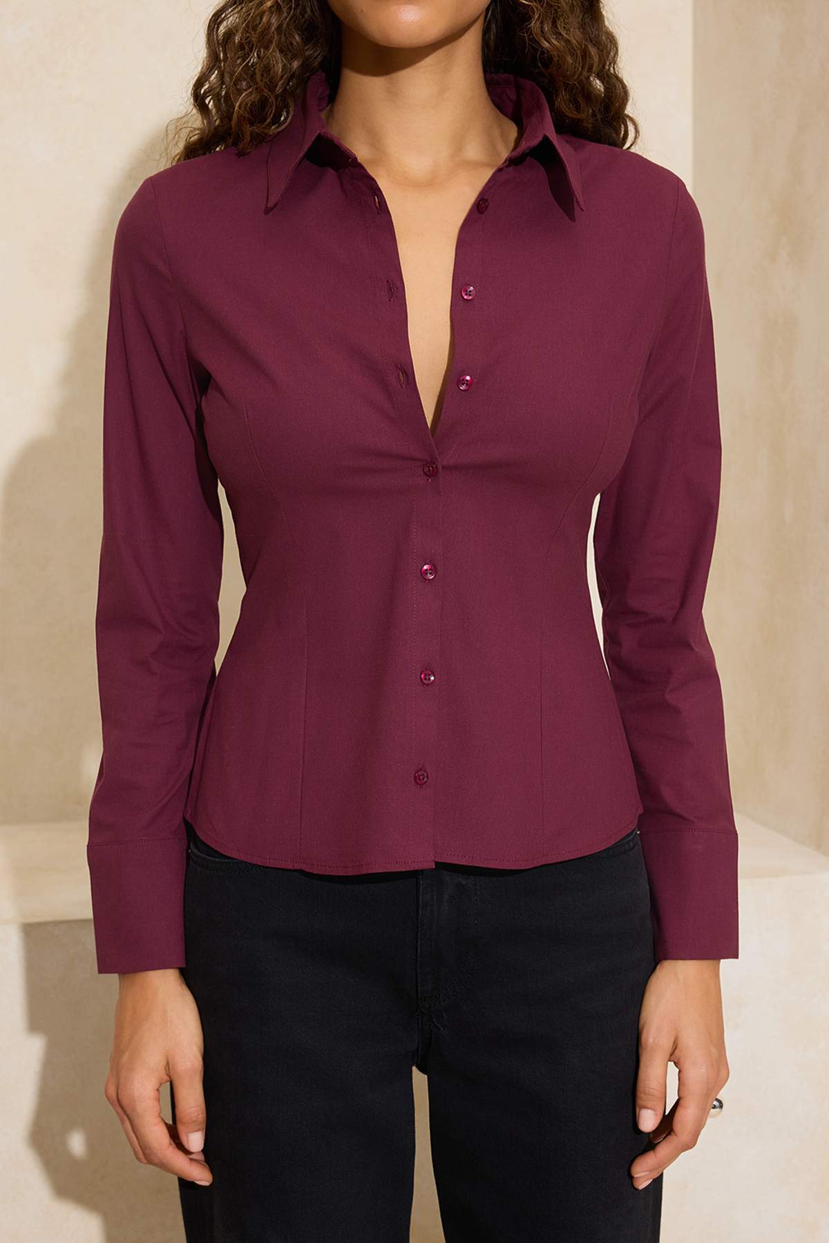 Trendyolmilla  Wardrobe Essentials Mürdüm Hafif Bele Oturan Pamuklu Dokuma Gömlek TWOAW26GO00022 - Görsel 3