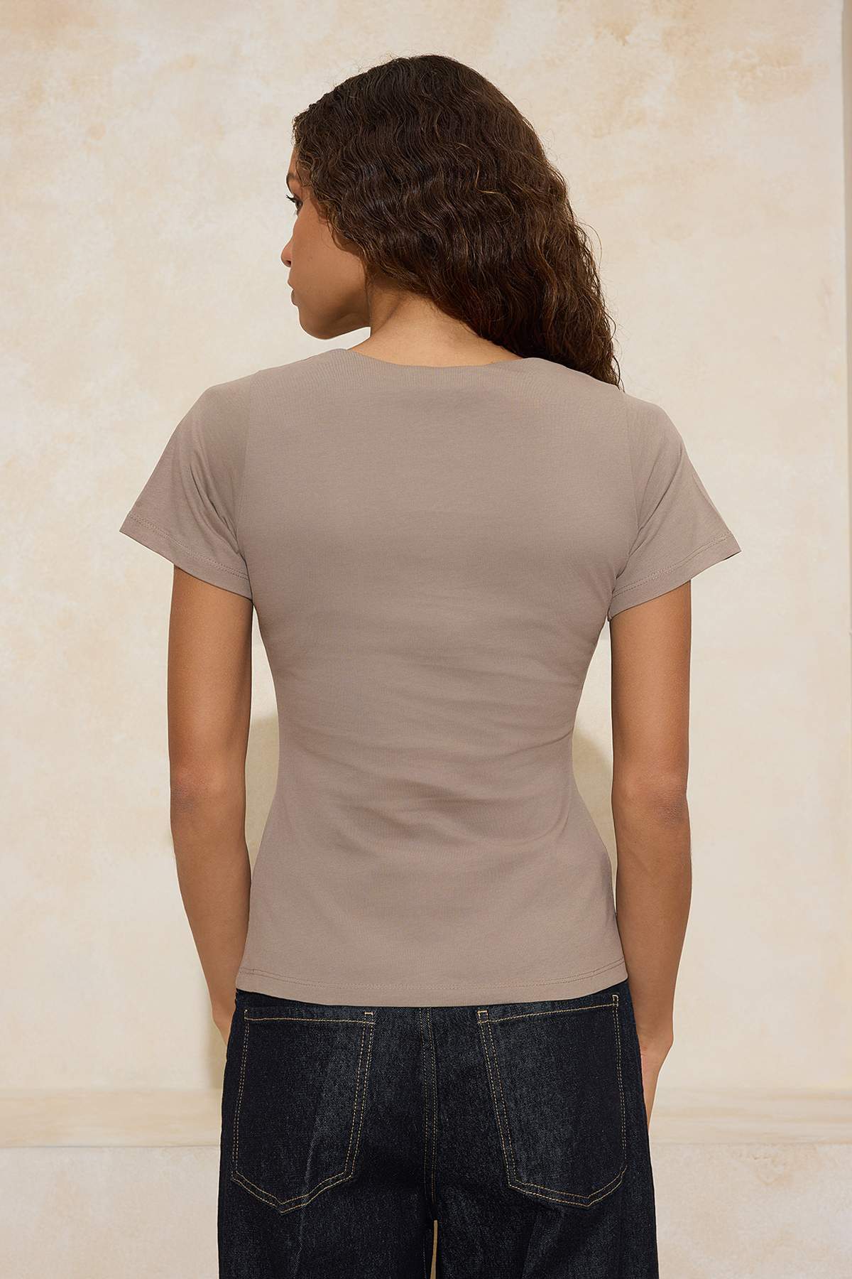 Trendyolmilla  Vizon Relaxed/Rahat Kalıp Kayık Yaka Kısa Kollu %100 Pamuk Örme T-Shirt TWOSS26TS00004 - Görsel 5