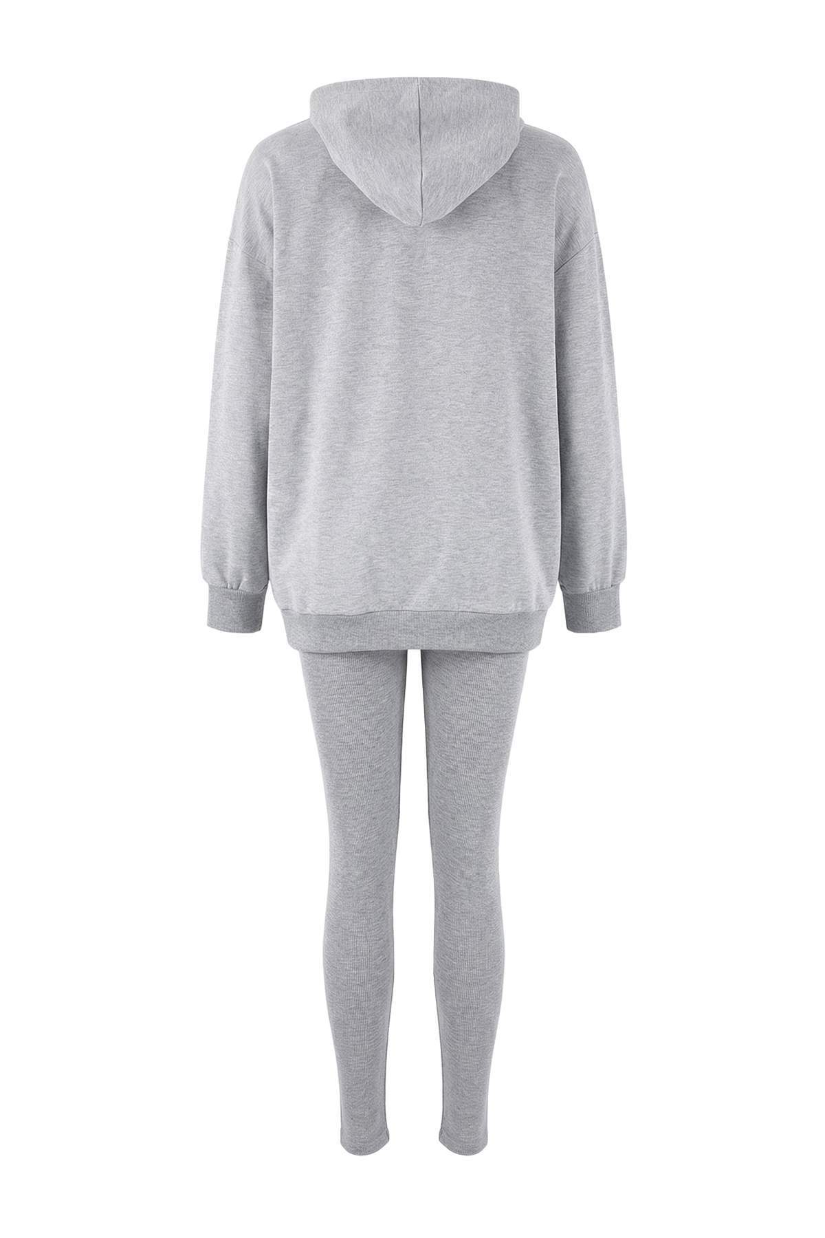 Trendyolmilla  Gri Melanj 3'lü Oversize/Geniş Kalıp Kapüşonlu Taytlı Örme Alt - Üst Takım TWOAW26AU00151 - Görsel 8