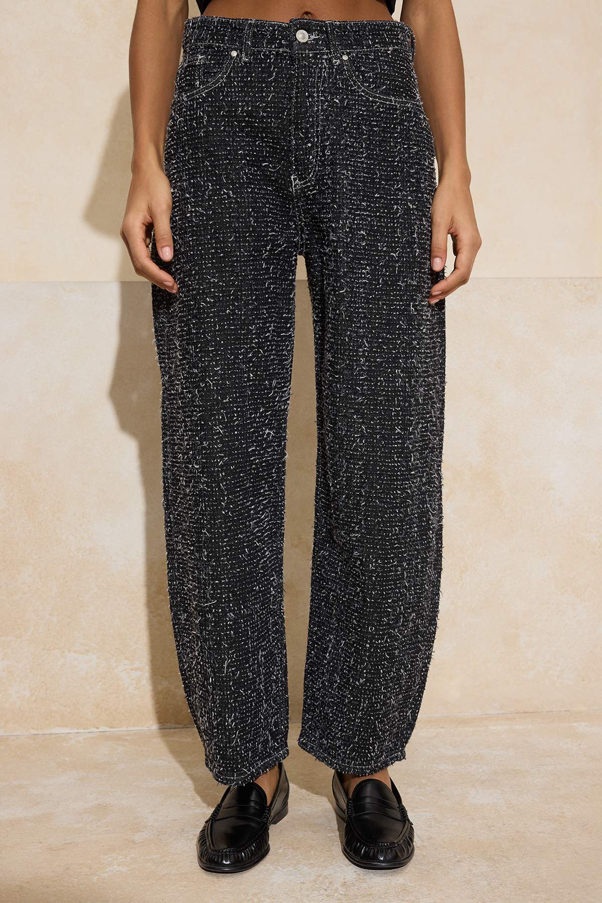 Trendyolmilla  Siyah Dokulu Kumaş Yüksek Bel %100 Pamuk Barrel Jeans TWOSS26JE00057 - Görsel 5