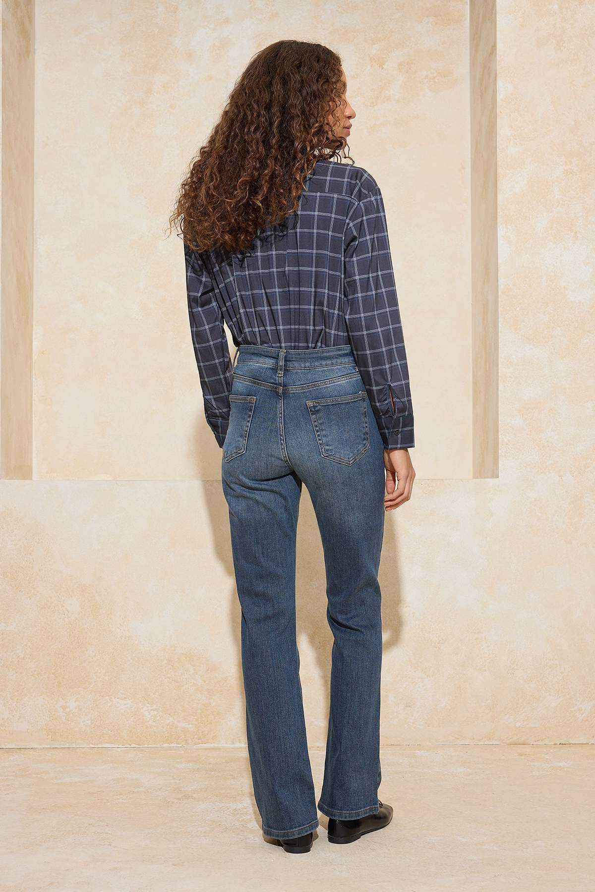 Trendyolmilla  Mavi Normal Bel Az Esnek Flare İspanyol Paça Jeans TWOSS26JE00010 - Görsel 4