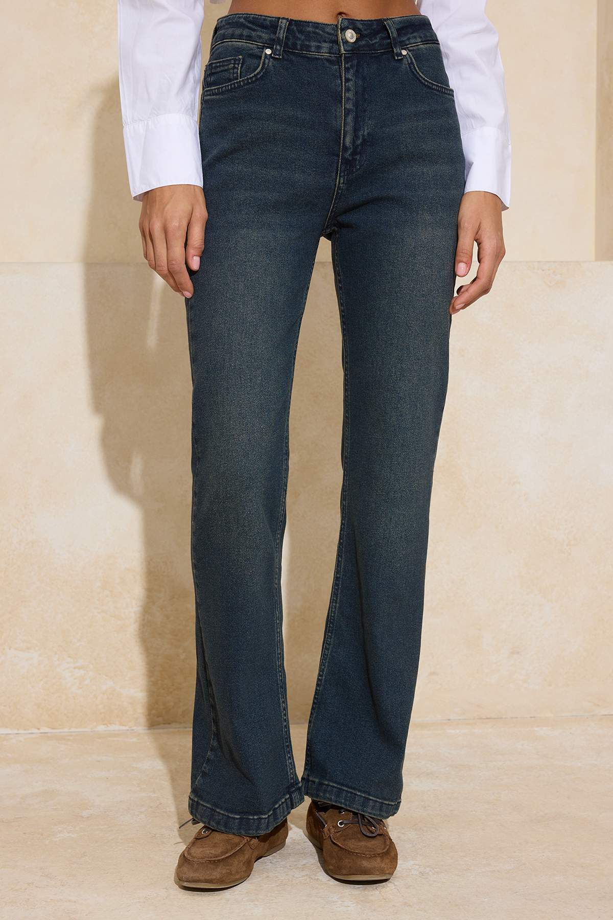 Trendyolmilla  Mavi-Yeşil Soluk Efektli Yüksek Bel Orta Esnek Flare Jeans TWOSS26JE00022 - Görsel 3