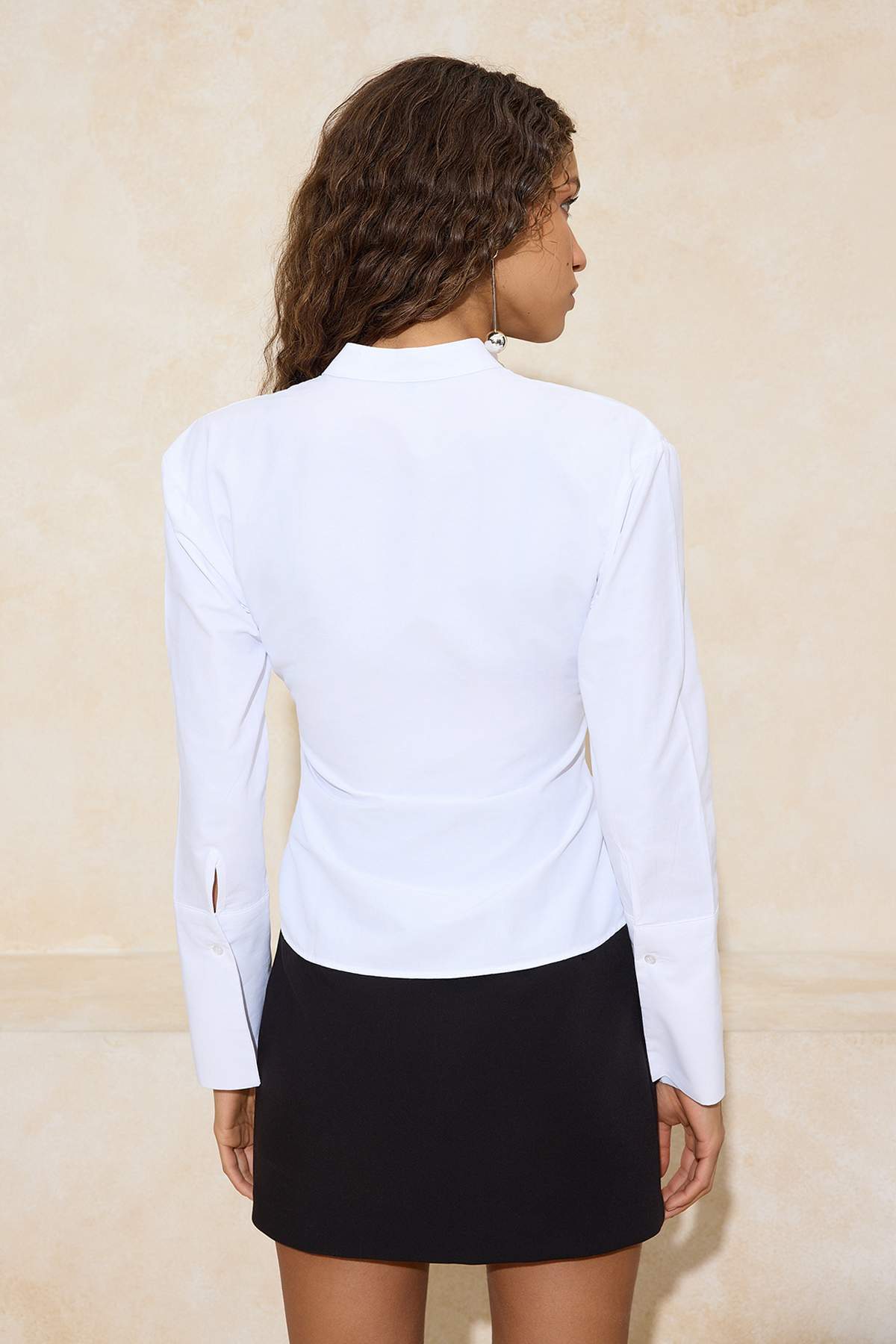 Trendyolmilla  Beyaz Kuşaklı Önü Çıtçıtlı Ayarlanabilir Gömlek TWOAW26GO00067 - Görsel 4