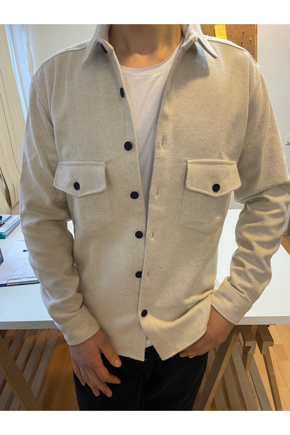 COOL TARZ  Kırık Beyaz Erkek Slim Fit Düğmeli Yaka Çift Cepli Düz Oduncu Gömlek - Görsel 3