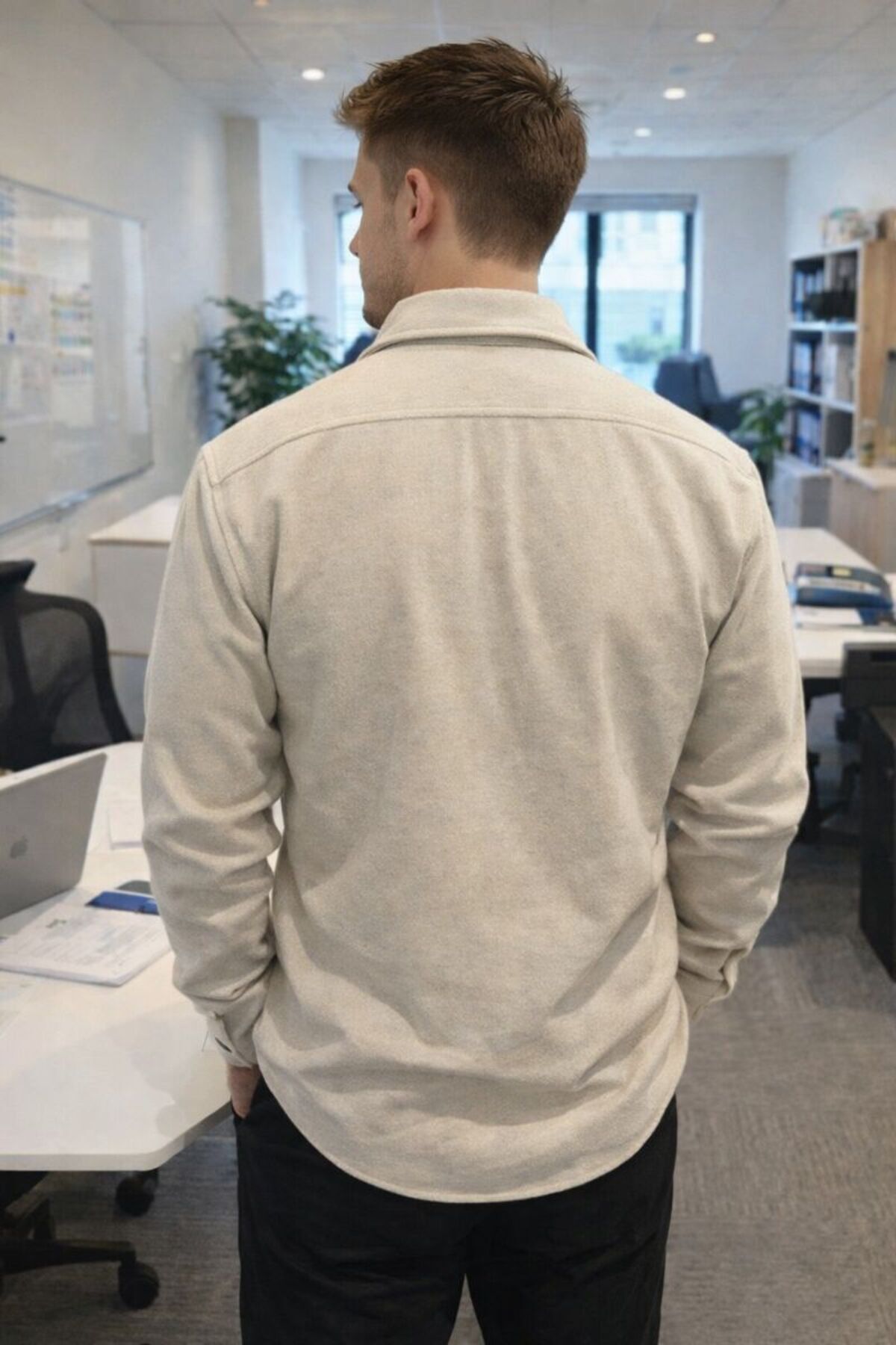 COOL TARZ  Kırık Beyaz Erkek Slim Fit Düğmeli Yaka Çift Cepli Düz Oduncu Gömlek - Görsel 5