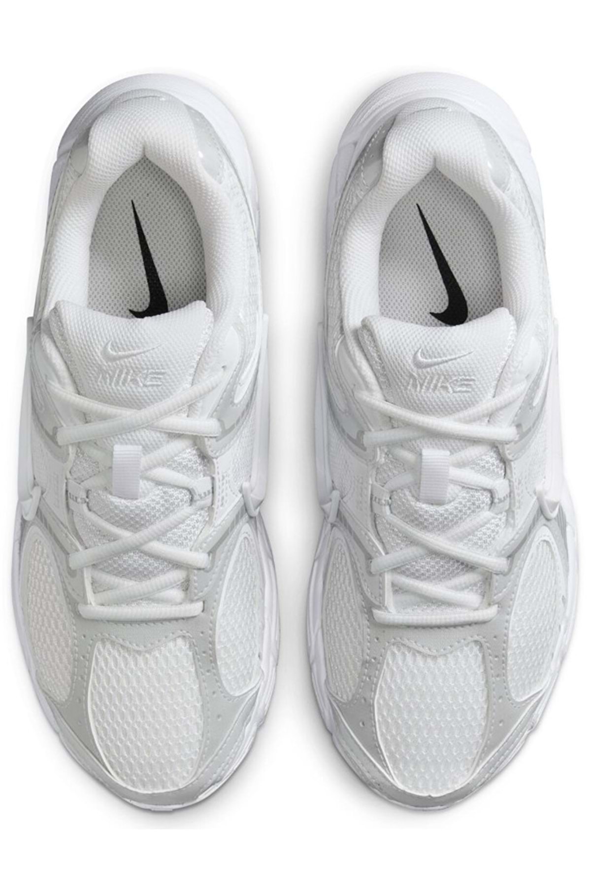 حذاء رياضي للجنسين V5 Rnr باللون الأبيض