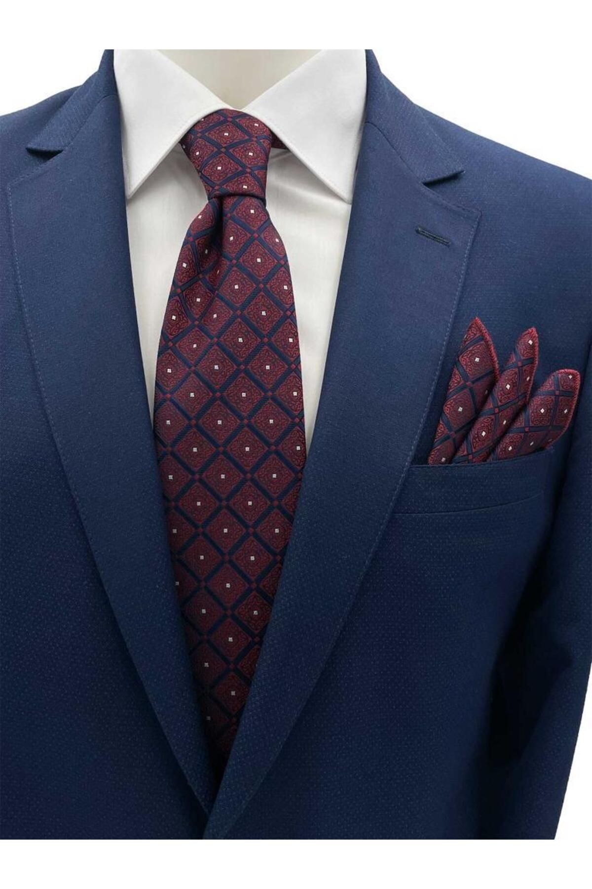  ست کراوات و دستمال جیبی طرح مربعی زرشکی و سرمه‌ای ۸ سانتی‌متری