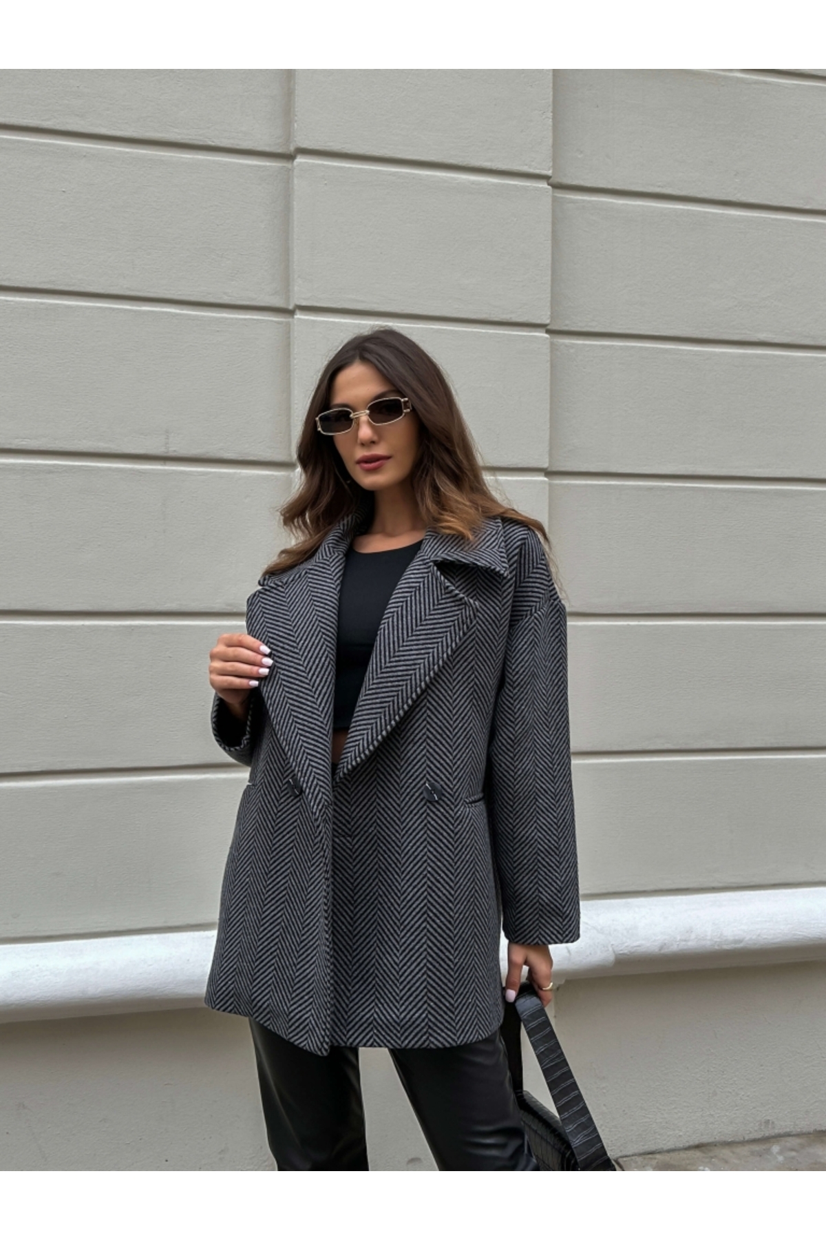 Elif Özbey Butik  Antrasit Balık Sırtı Oversize Kısa Kaban - Görsel 4