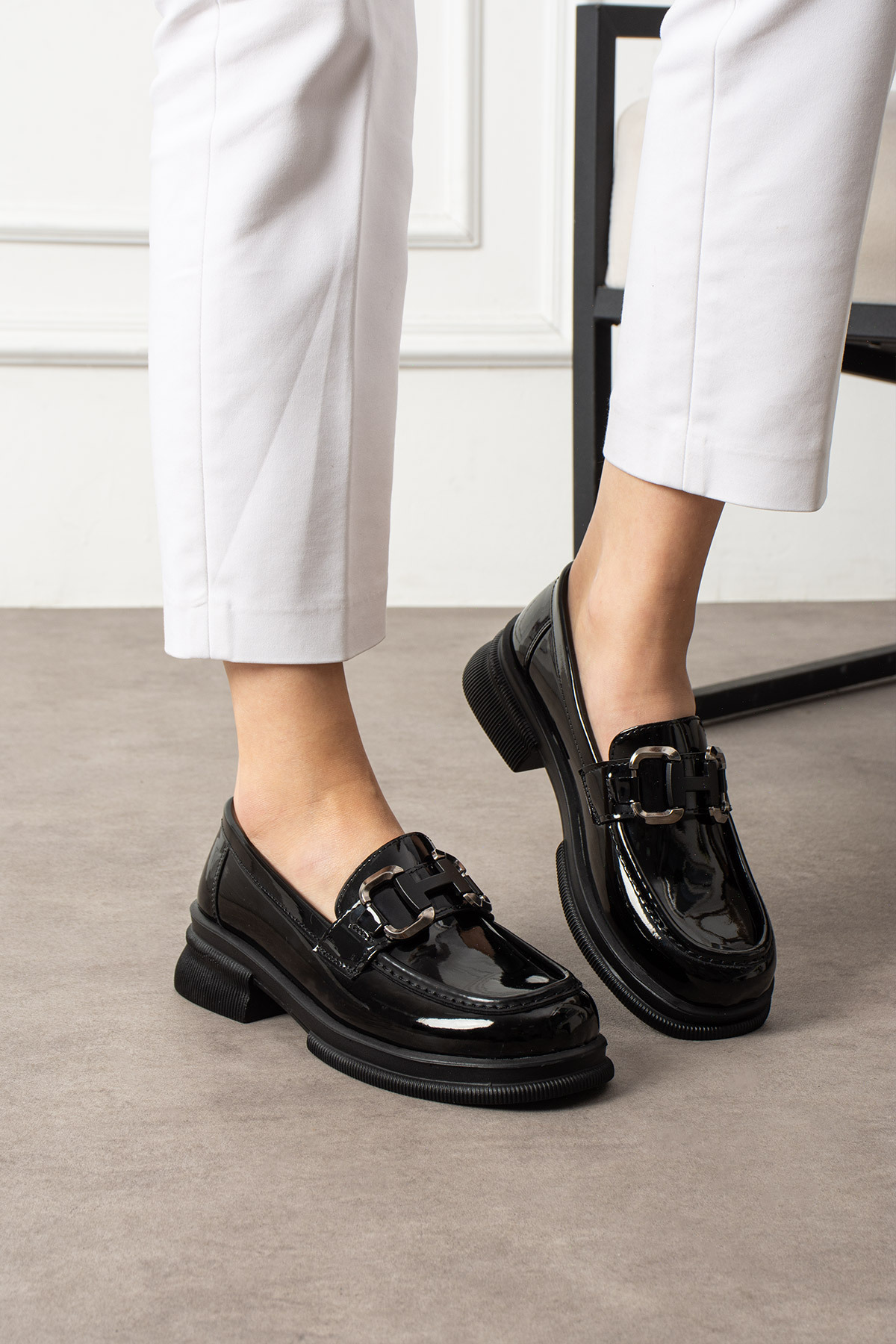 guijarro  Kalın Tabanlı Siyah Rugan H Tokalı Kadın Loafer Ayakkabı - Görsel 3