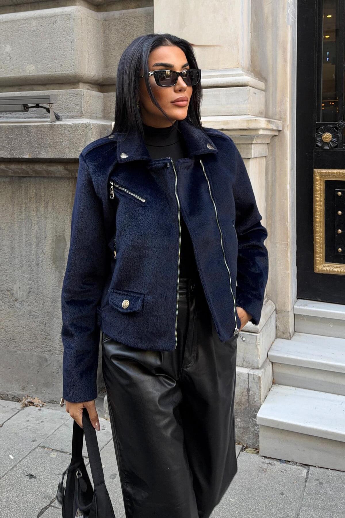 Lijuri Μπουφάν με φερμουάρ σε μπλε ναυτικό χρώμα, κοντό, υψηλής ποιότητας, με...