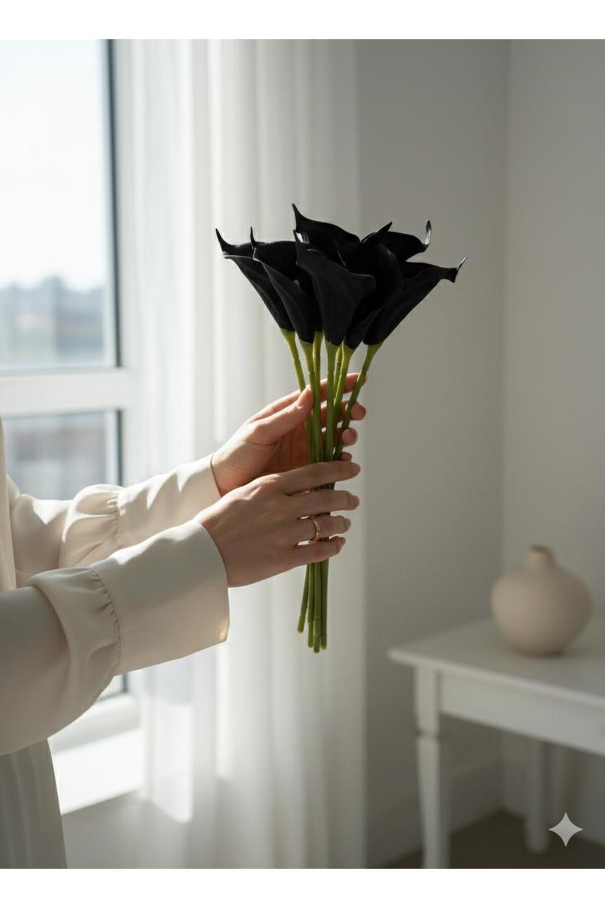8-PIECE GALA FLOWER BLACK INSPIRED SPECIAL DAY AND VASE ORNAMENT VALENTINE 'S DAY