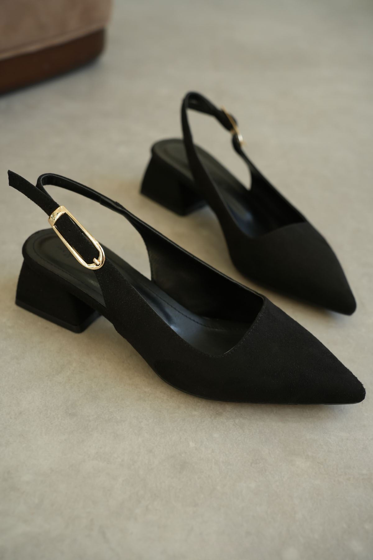 GOFFSHOES  Kadın Mely Tokalı Kısa Topuklu Ayakkabı - Siyah Süet