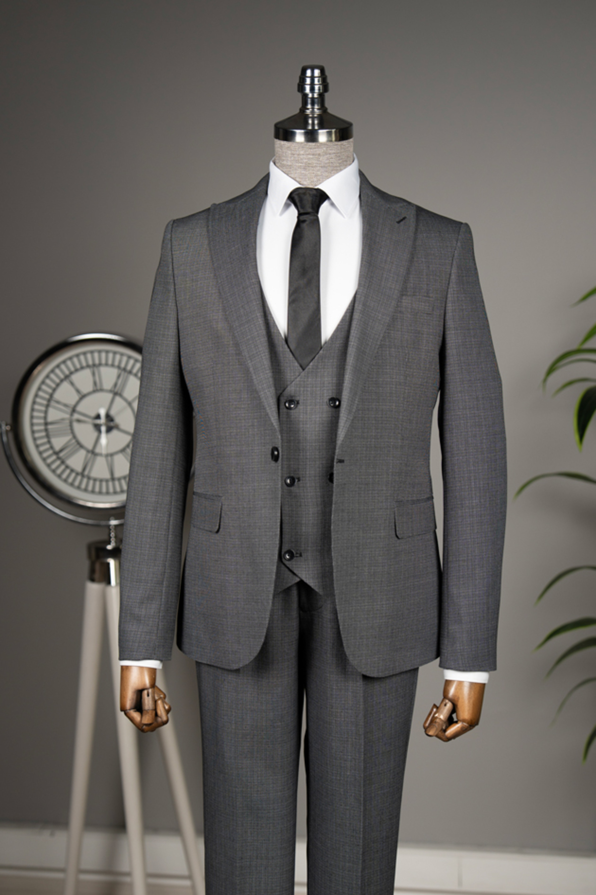 Tailor Ayhan Vested Suit – Prefer SlimFit size 1 large.