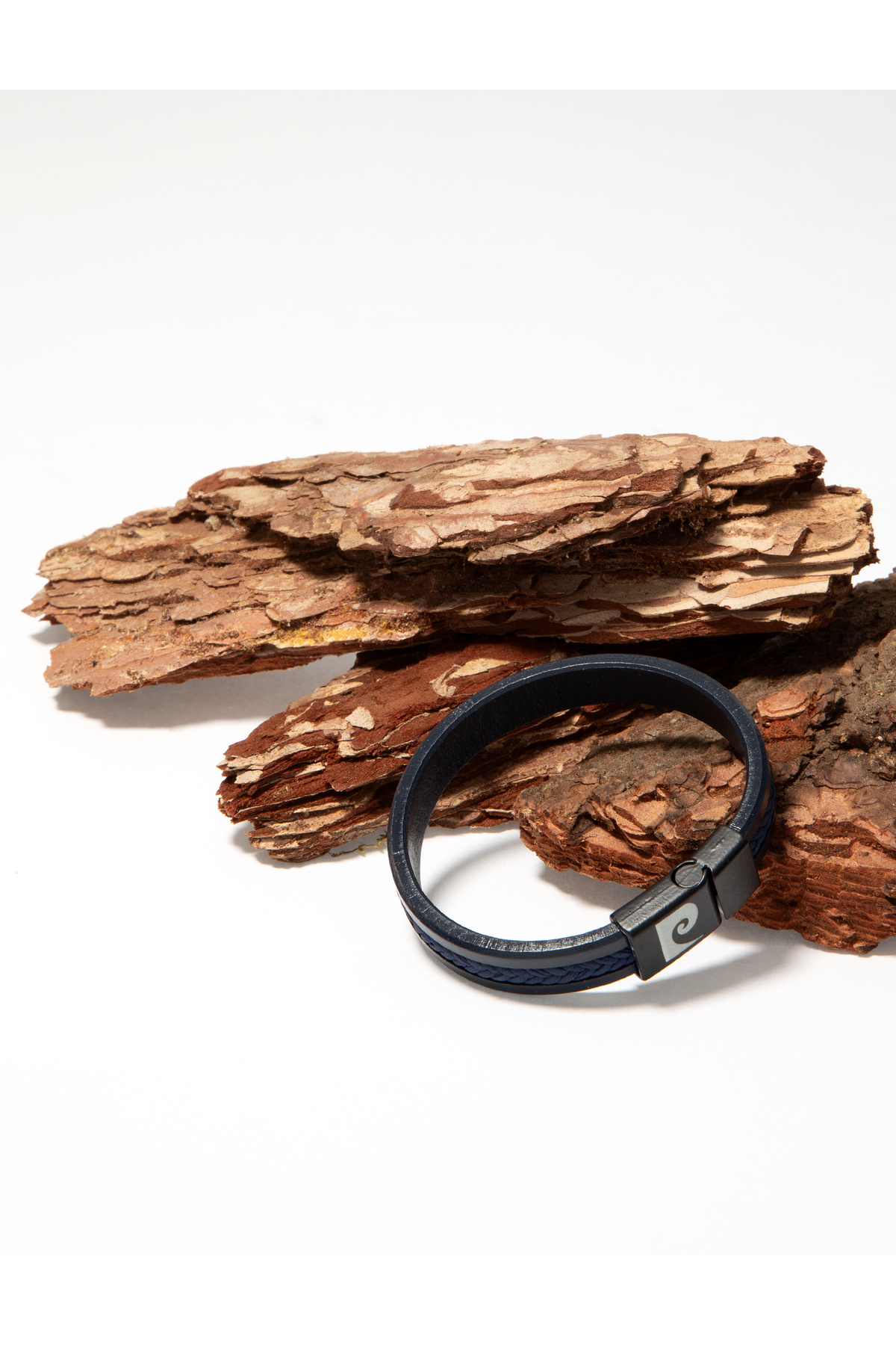 پیر کاردین دستبند سرمه‌ای ۵۰۳۲۵۵۶۲-۲۰۰