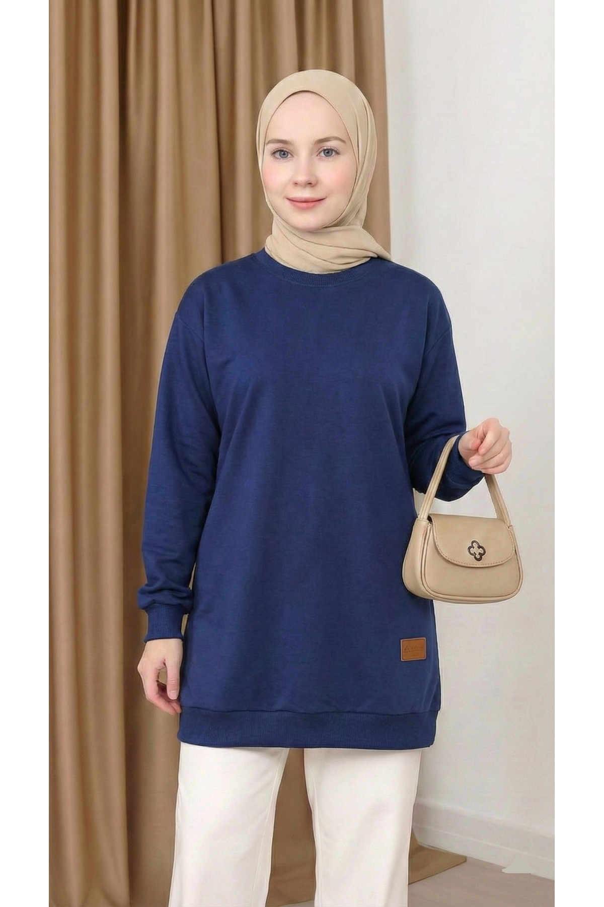 unika boutique Kadın Bisiklet Yaka Tesettür Yırtmaçlı Armalı Tunik Sweat Sweatshirt