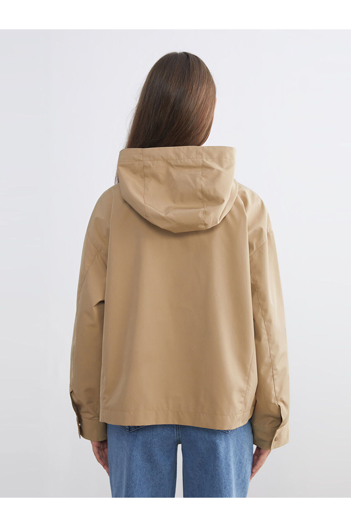 LC Waikiki Elsiva Collection Bej Kapüşonlu Oversize Kadın Yağmurluk görsel 5