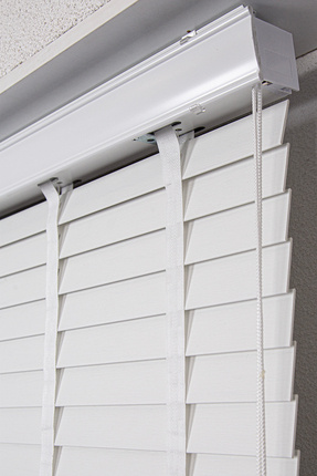 HAFS Ahşap Görünümlü 50 mm Jaluzi Perde – Beyaz | PVC, Işık Ayarlı, Kolay Tem...