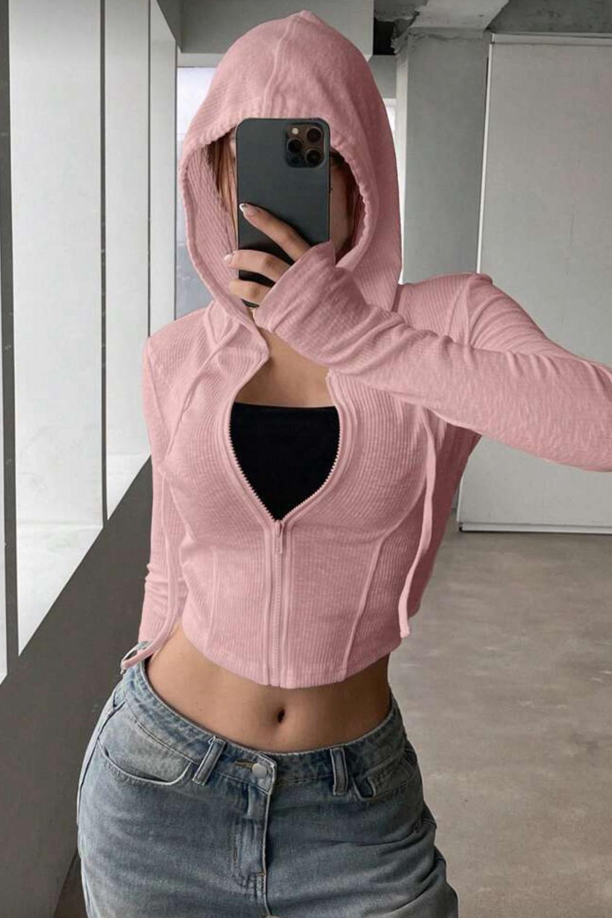 İlayda Toprak  Rolly Vücuda Oturan Pembe Fermuarlı Slim Fit Kapüşonlu Bluz - Görsel 4