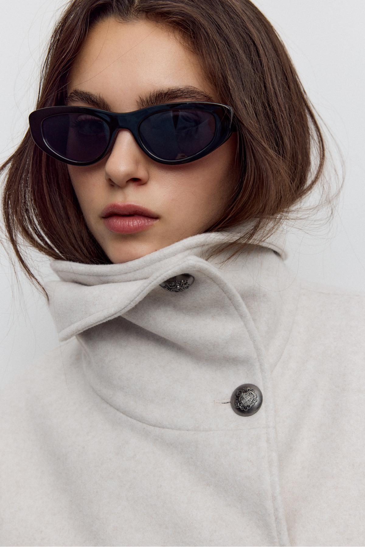 Stradivarius  Dik yaka kruvaze yumuşak efektli ceket - Görsel 4