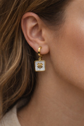 Takium Çelik Şans Yoncası Detaylı Kare Gold Kadın Küpe