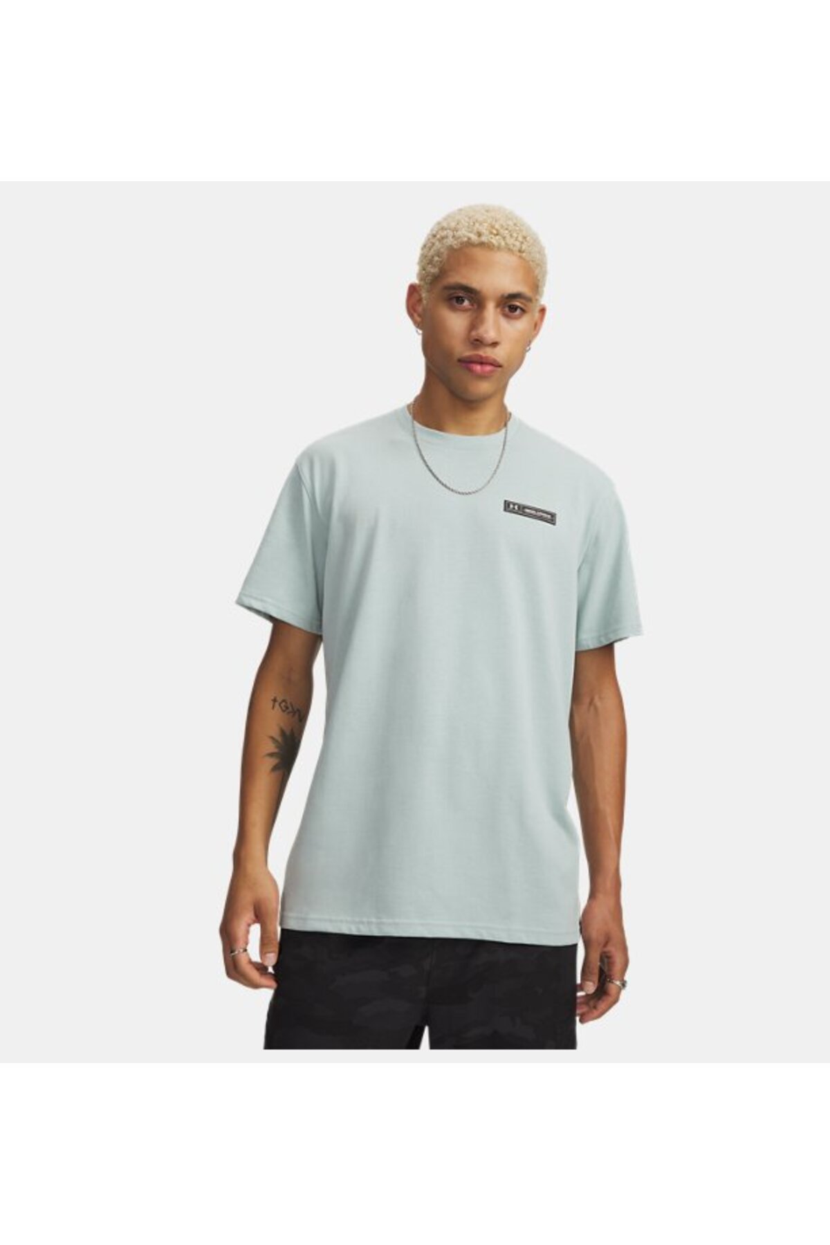 آندر آرمور تی‌شرت آستین کوتاه مردانه UA Heavyweight Armour Label کد ۱۳۸۲۸۳۱-۴۷۷