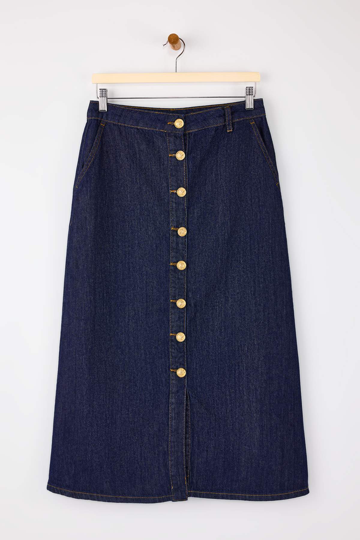 Trendyolmilla  Koyu Mavi DÖKÜMLÜ Düğme Detaylı Midi %100 Pamuk Denim Etek TWOSS26ET00004 - Görsel 5