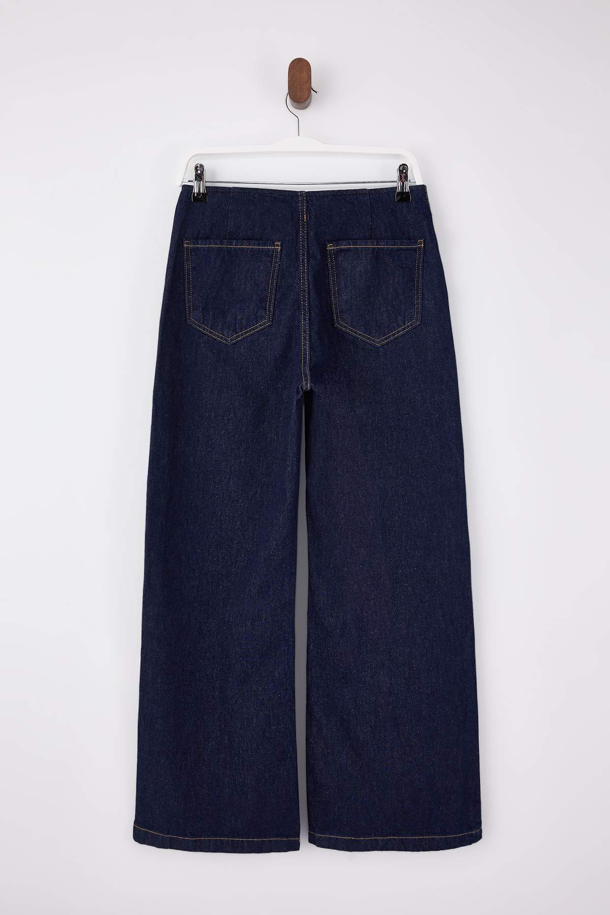 Trendyolmilla  Koyu Mavi DÖKÜMLÜ Kemer Detaylı Normal Bel %100 Pamuk Wide Leg Jeans TWOSS26JE00020 - Görsel 6