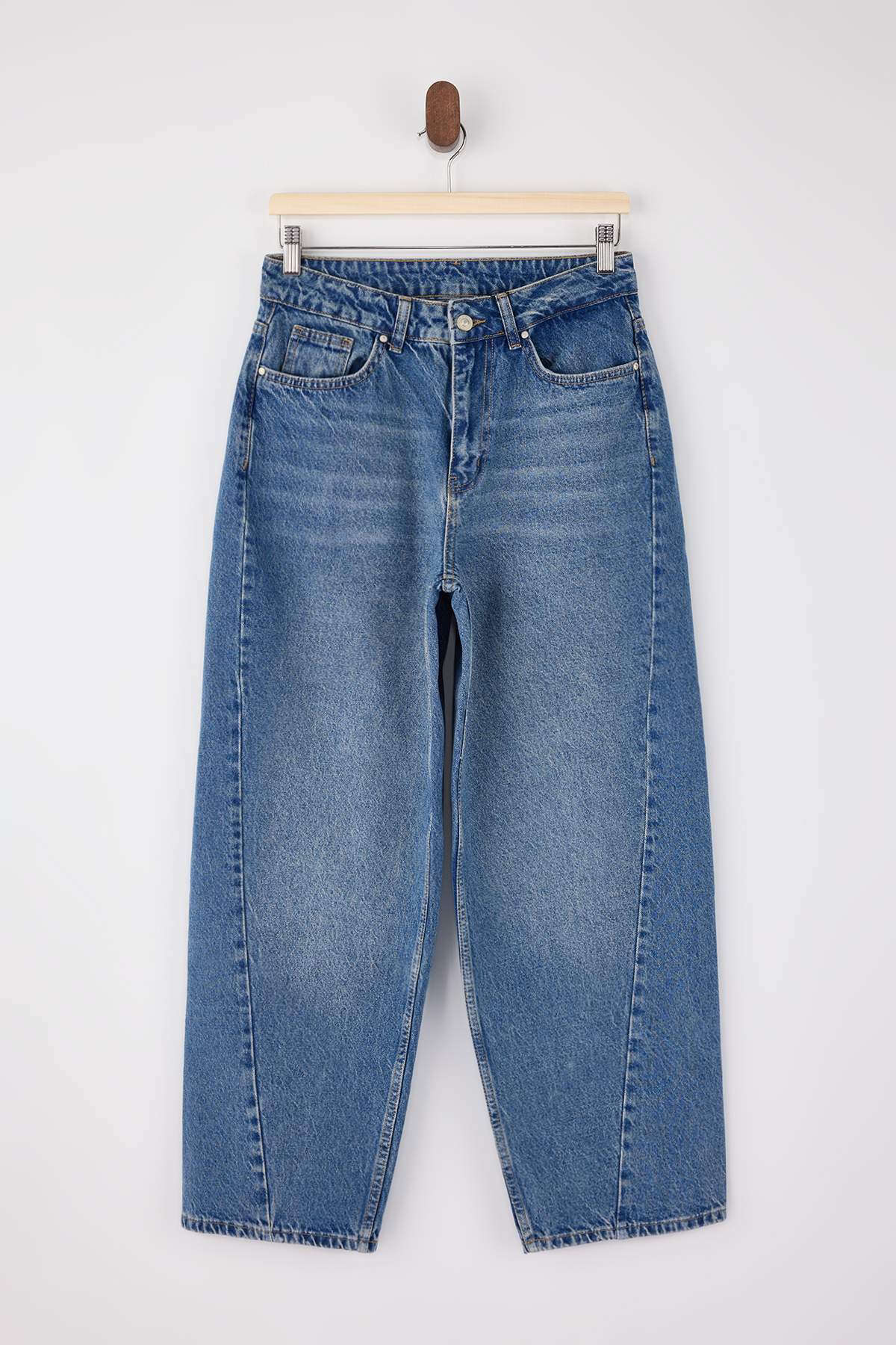 Trendyol Collection Blaue, locker sitzende Jeans mit hoher Taille und Nähdeta...