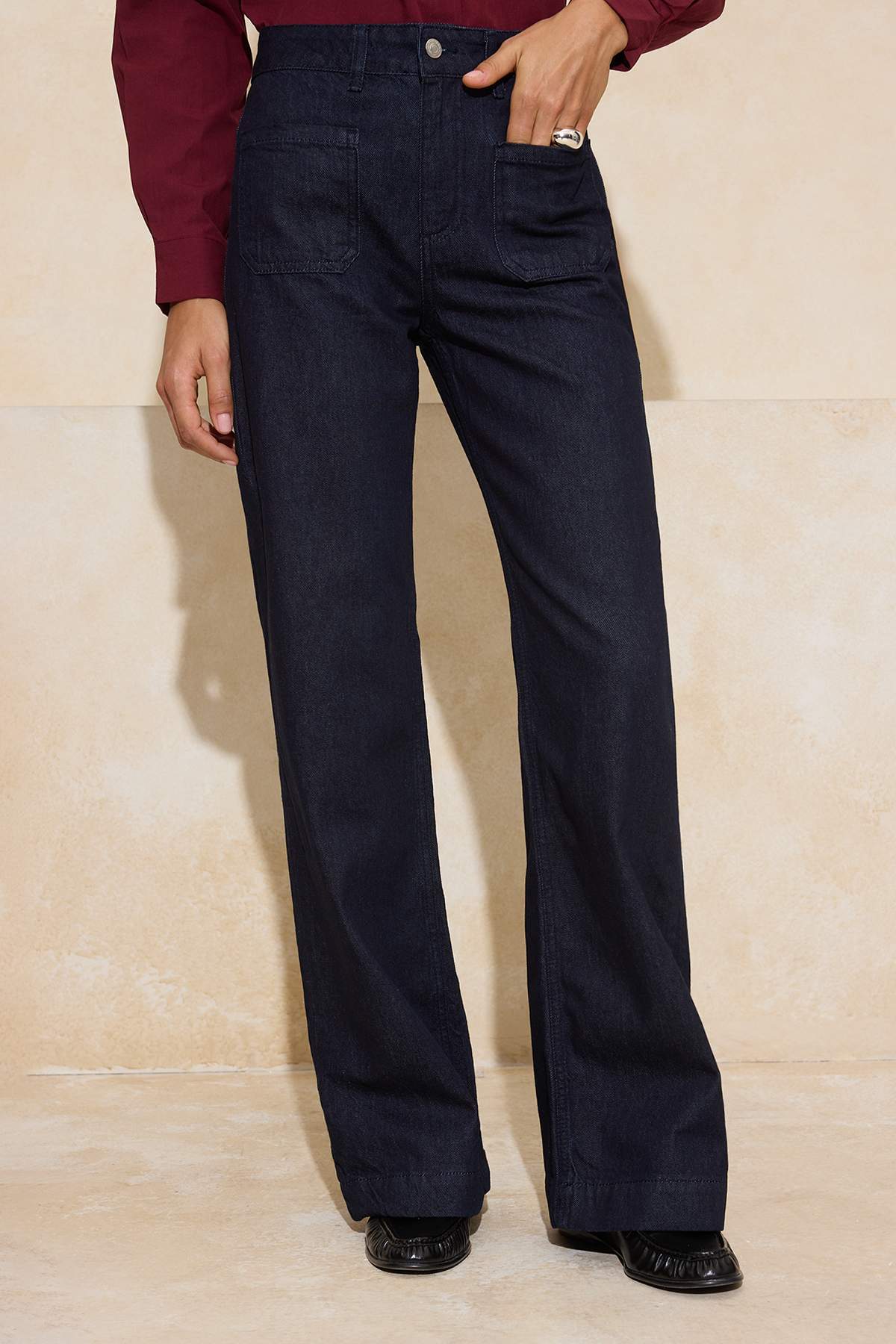 Trendyolmilla  Lacivert Yüksek Bel Cep Detaylı Raw Wide Leg Jeans TWOAW26JE00231 - Görsel 3