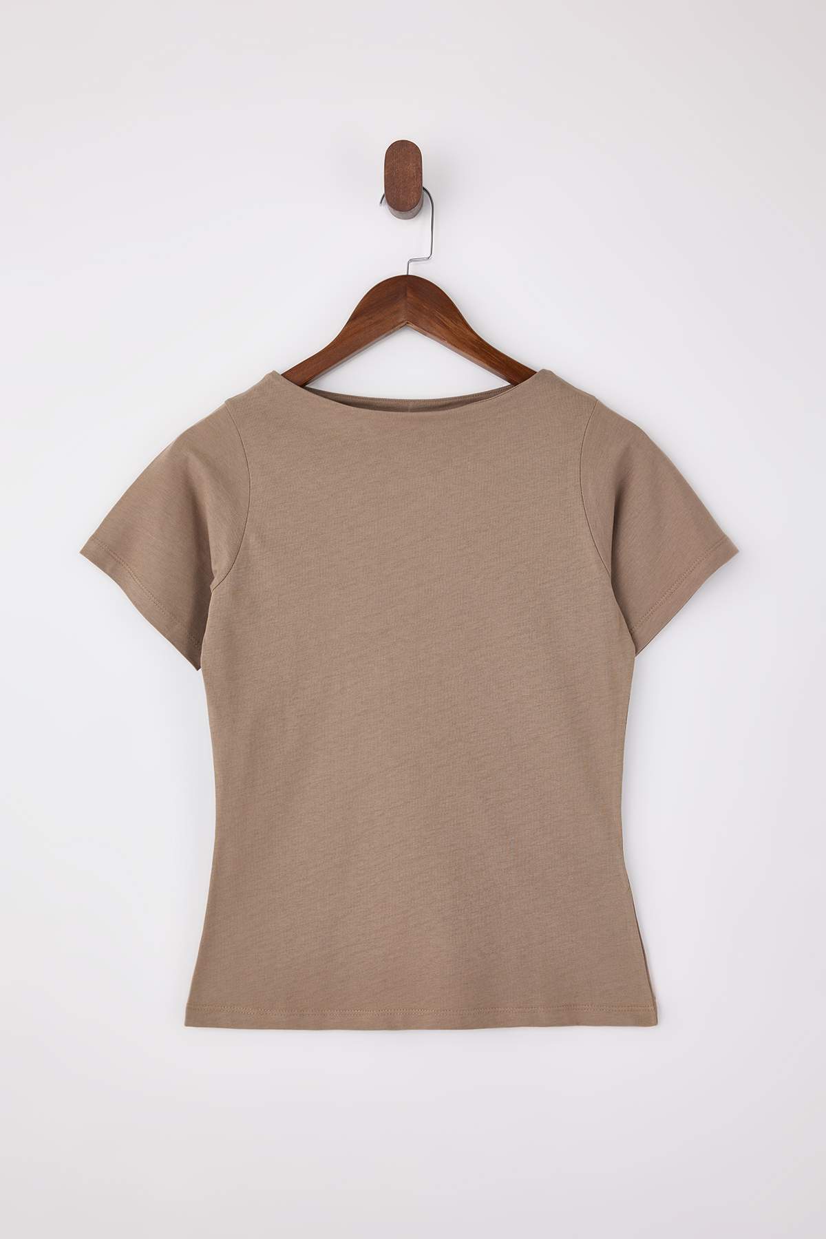 Trendyolmilla  Vizon Relaxed/Rahat Kalıp Kayık Yaka Kısa Kollu %100 Pamuk Örme T-Shirt TWOSS26TS00004 - Görsel 7