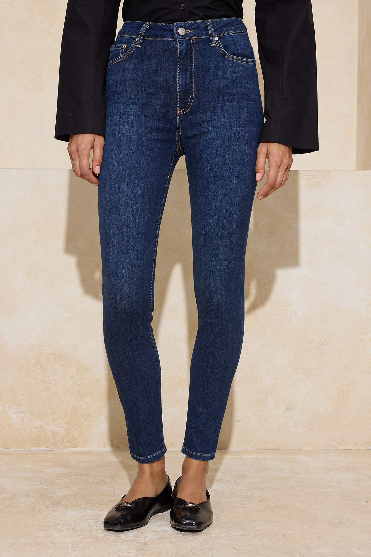 Trendyolmilla  Koyu Mavi Şekillendiren Etki Yüksek Bel Ekstra Esnek Skinny Jeans TWOAW24JE00070 - Görsel 3