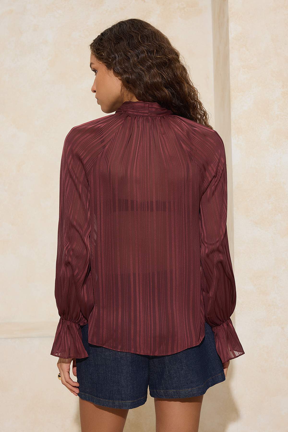 Trendyolmilla  Koyu Bordo Fular Detaylı Gömlek TWOSS26GO00020 - Görsel 4