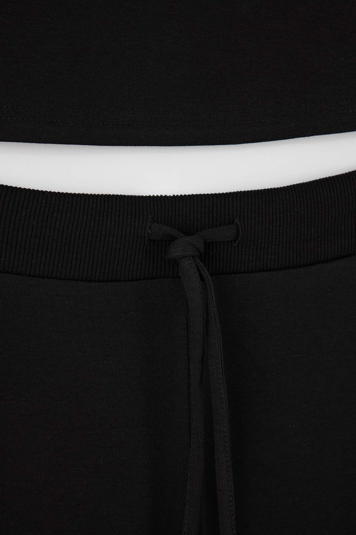 Trendyolmilla  Wardrobe Essentials-Siyah Fitted/Vücuda Oturan Kolsuz Örme Alt-Üst Takım TWOSS26AU00010 - Görsel 7