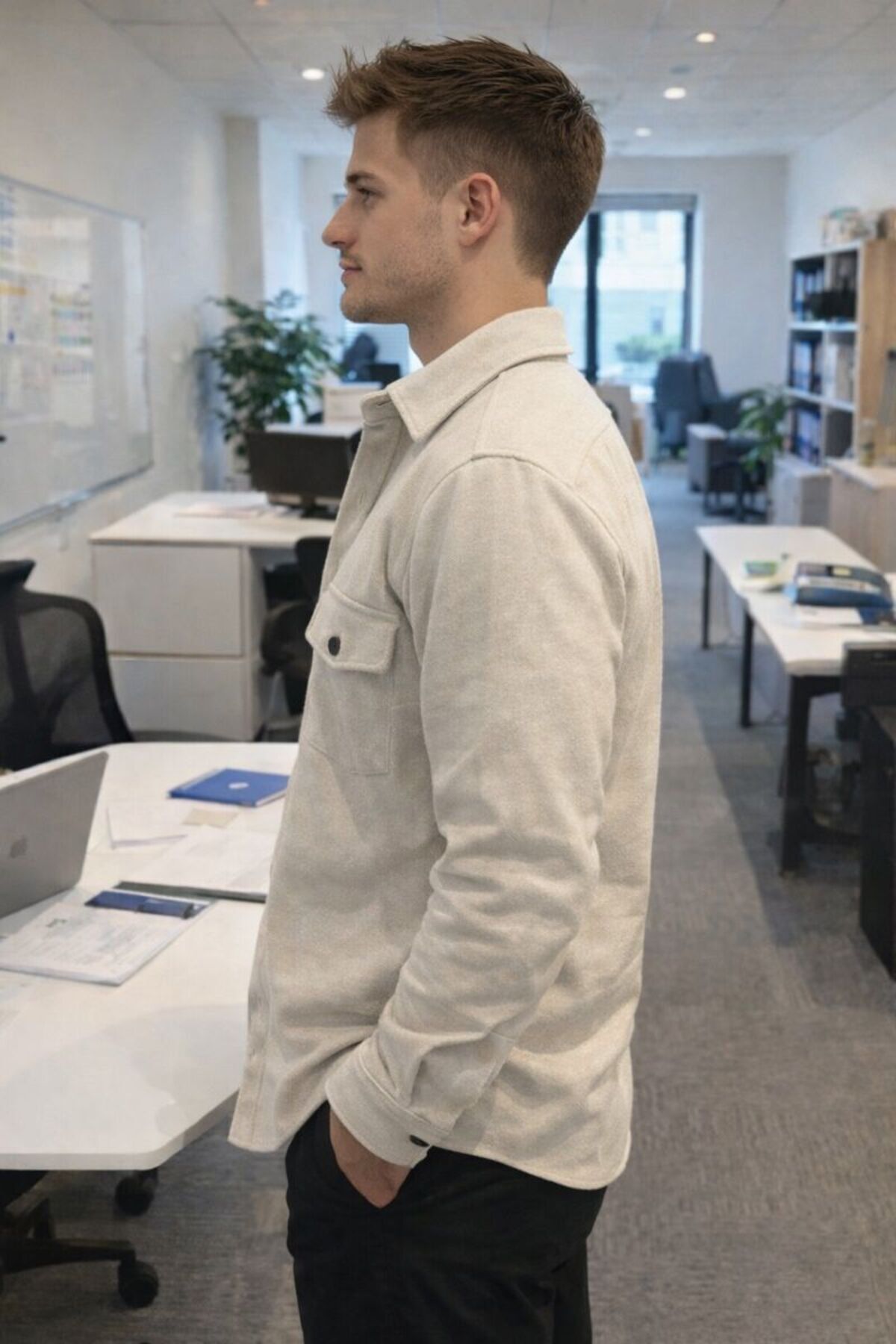 COOL TARZ  Kırık Beyaz Erkek Slim Fit Düğmeli Yaka Çift Cepli Düz Oduncu Gömlek - Görsel 4