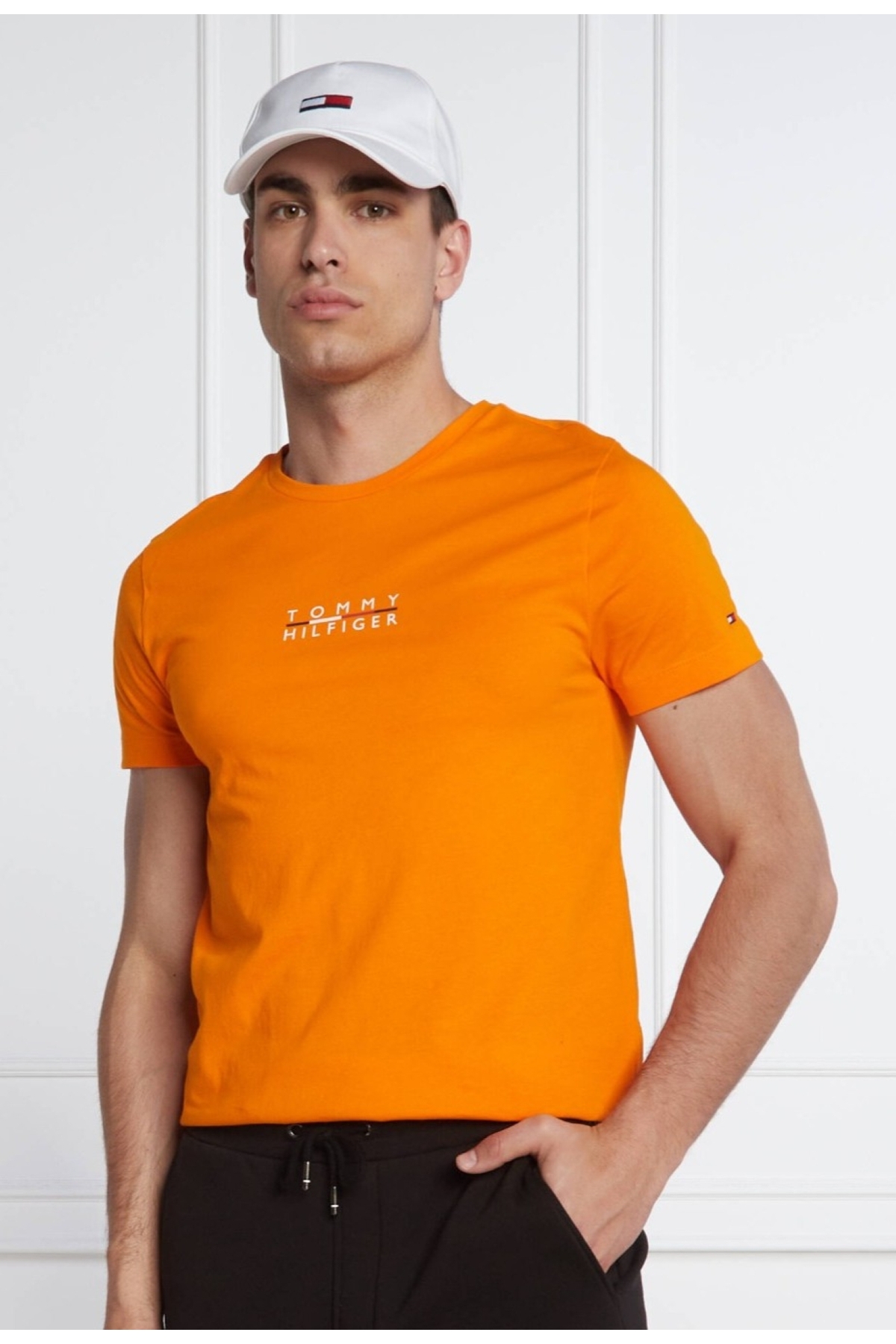 تامی هیلفیگر تی‌شرت طرح لوگوی میدان مرکزی