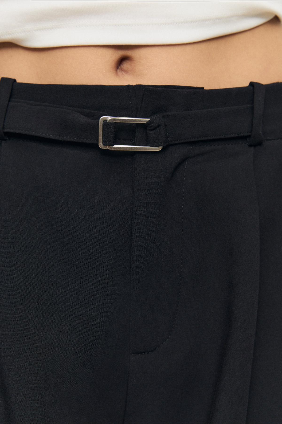 Stradivarius  Tokalı detaylı geniş paça pantolon - Görsel 4