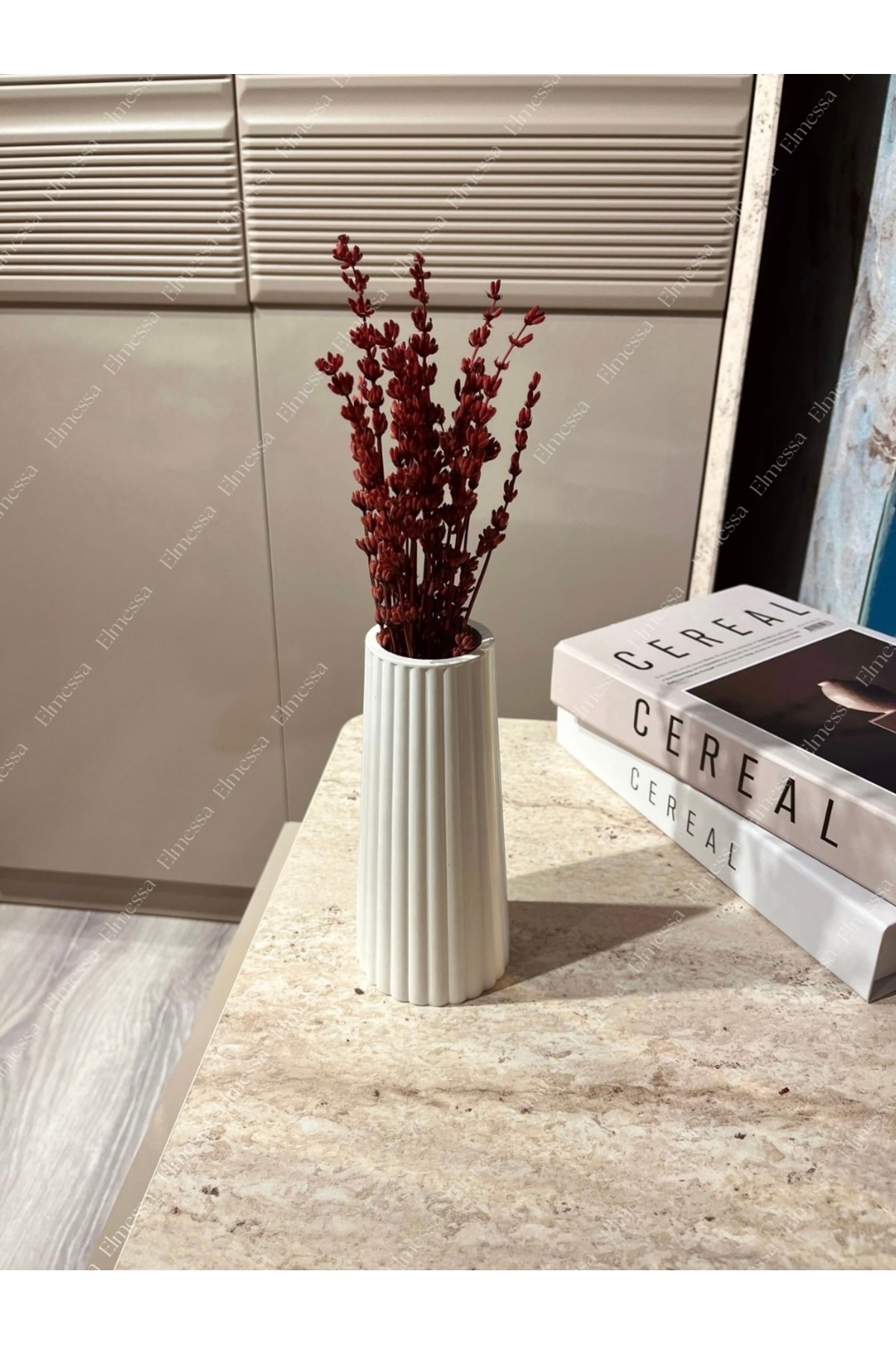 Decorative striped vase with varnish-Flowers included