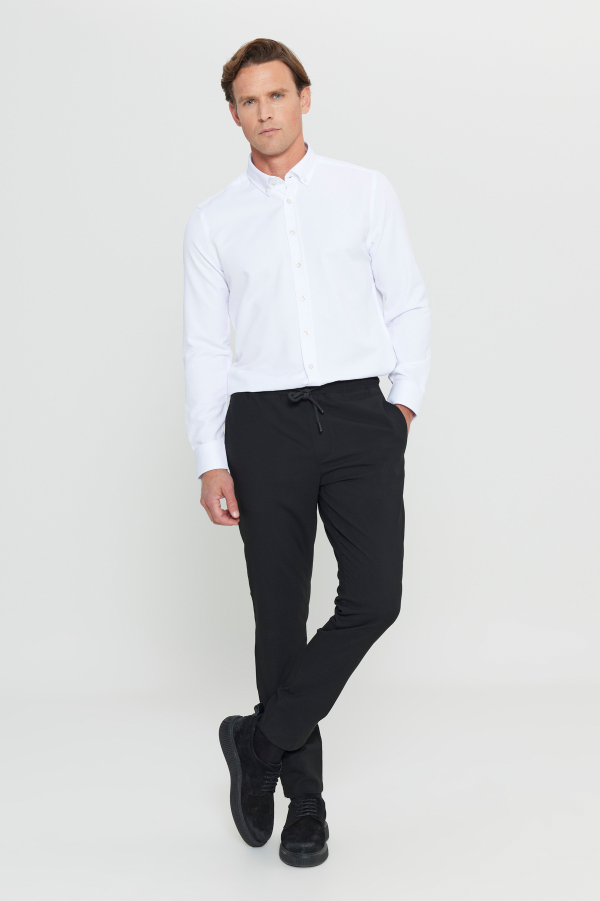 AC&Co / Altınyıldız Classics  Erkek Siyah Diz İzi Yapmayan Beli Bağlamalı Yan Cepli Jogger Pantolon Slim Fit Rahat Kesim - Görsel 6