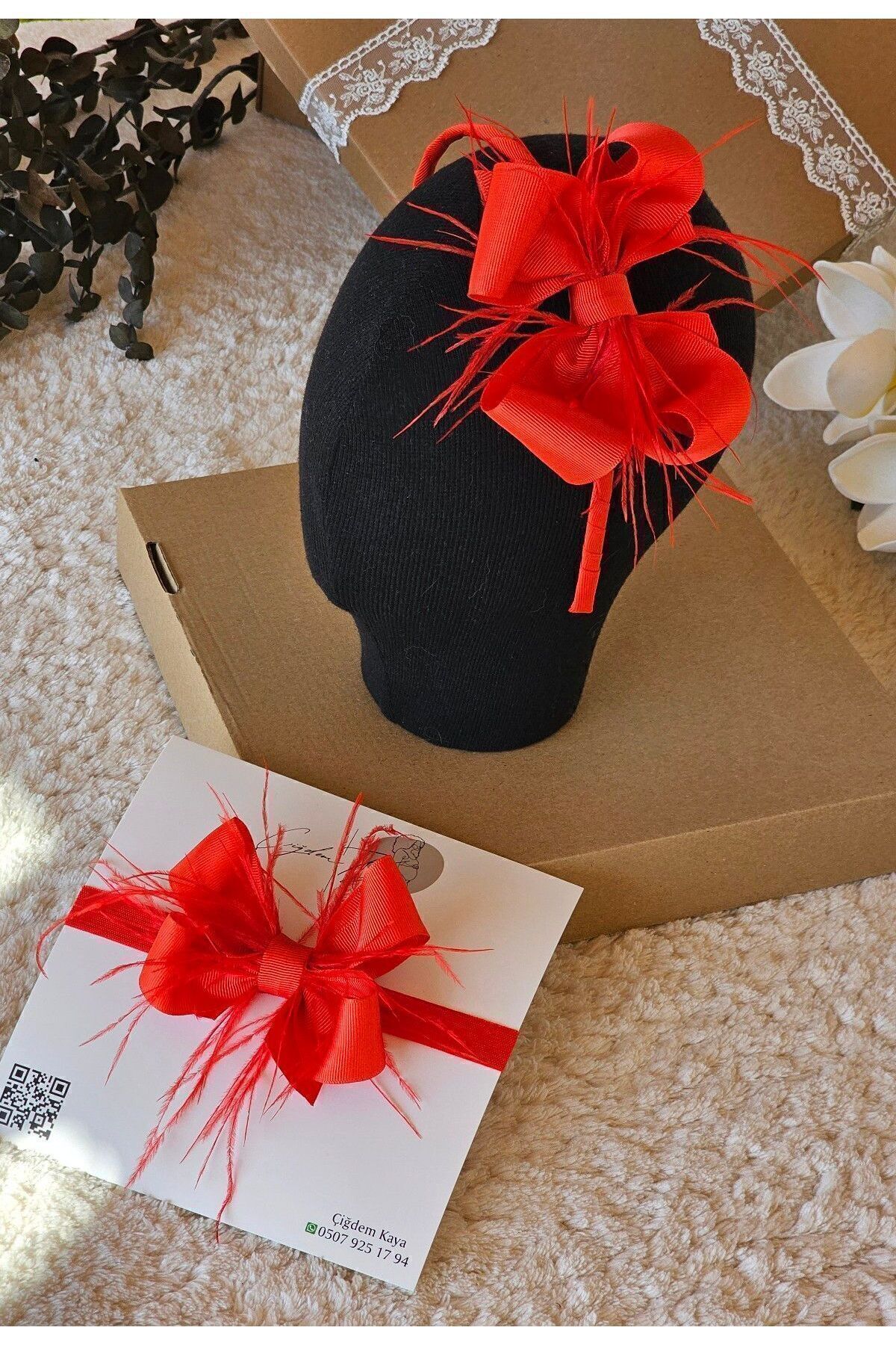 çiğdem kaya design Anne bebek Kırmızi fiyonklu tüylü lohusa Taç seti fotoğrafı 2 (önizleme)