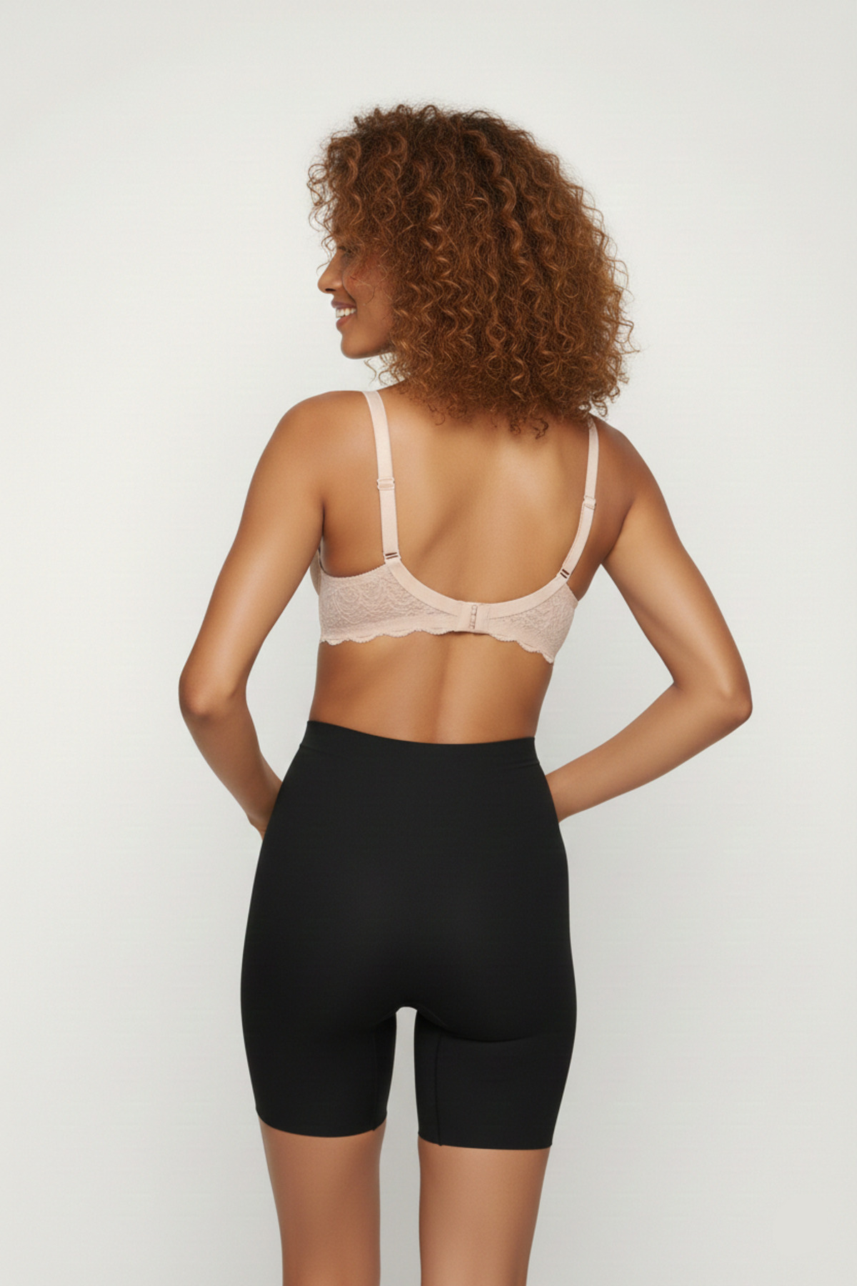 MİSTİRİK Anoky Model Toparlayıcı Esnek Lazer Kesim Spor Korseli Tayt Model Şort Siyah Renk görsel 4