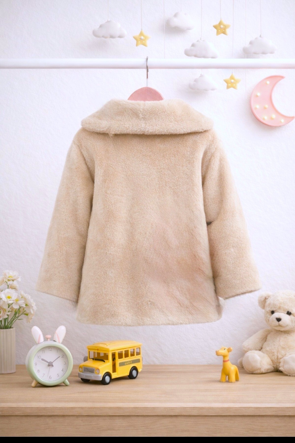 DeKuBaby Yeni Sezon Ponponlu - Çanta Aksesuarlı Kız Çocuk Peluş Mont fotoğrafı 3 (önizleme)