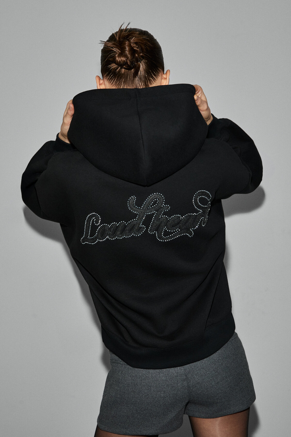 GRIMELANGE  ASTERELLE Kadın Pamuklu İçi Polarlı Oversize Kapüşonlu Sırtcı Patch Detaylı Siyah Sweatshirt - Görsel 3