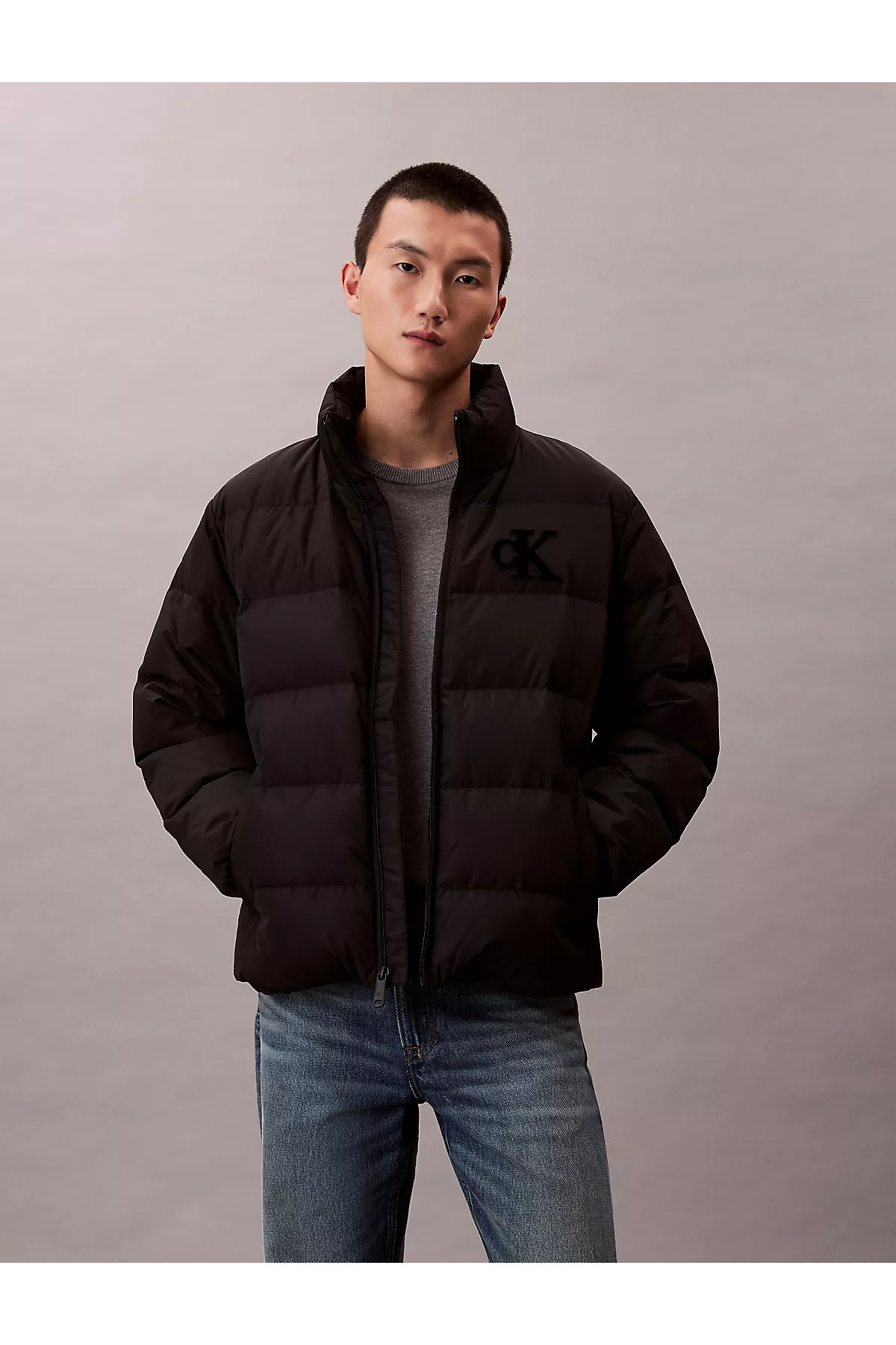 کلوین کلاین کاپشن مردانه طرح‌دار معمولی، یقه ایستاده مشکی با لوگوی CK، مدل LV14RE503G-UB1