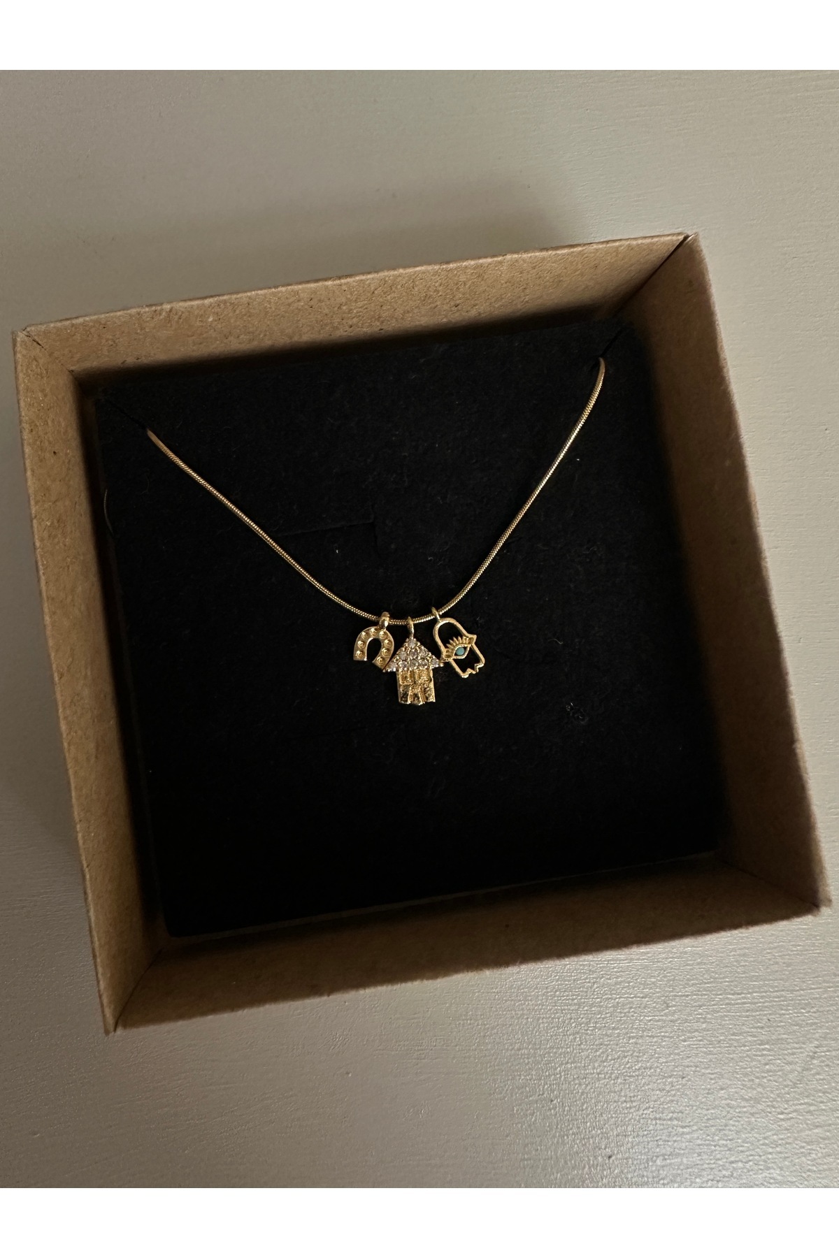 Mavi Taşlı Hamsa, Nal ve Ev Charm Çelik Zincirli Gold Kadın Kolye – Sevgililer Günü Özel
