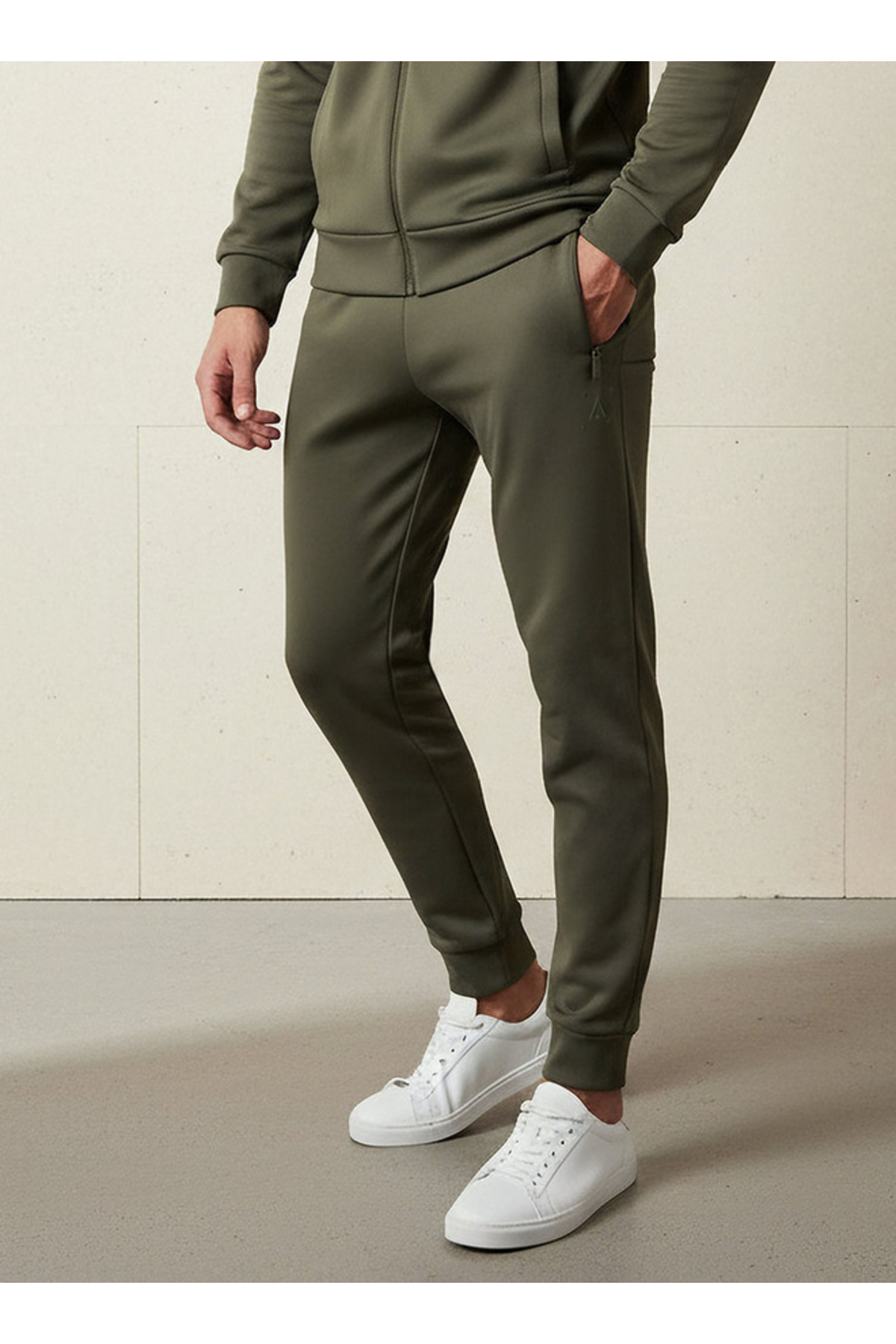 Adot Men Regular Fit Jogger with Zipper Pockets