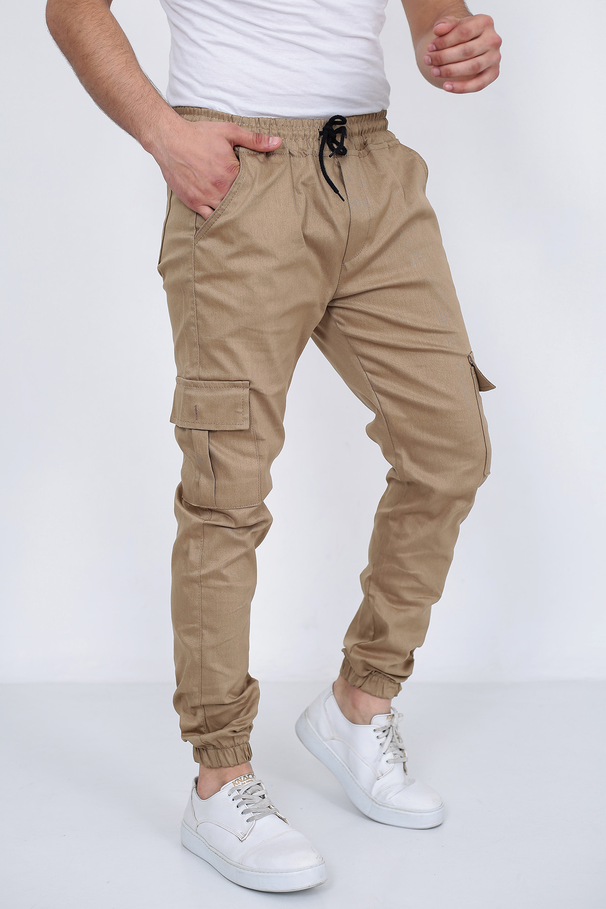 شلوار مردانه طرح Cargo Jogger از جنس لیکرا، جنس نخی مرغوب، جیب‌دار و سرآستین کش‌دار — بژ LFNY0 — تصویر 2 از 4