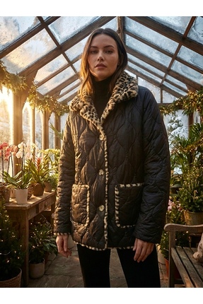 Boutique Teks Çift Taraflı Leopar Kürk Detaylı Siyah Kapitone Mont