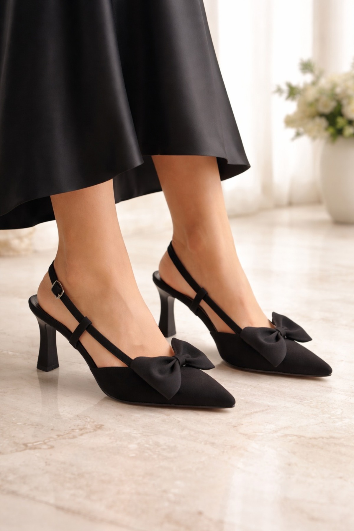 Peta  Zarif Fiyonk Detaylı Sivri Burun Kadın Ayakkabı