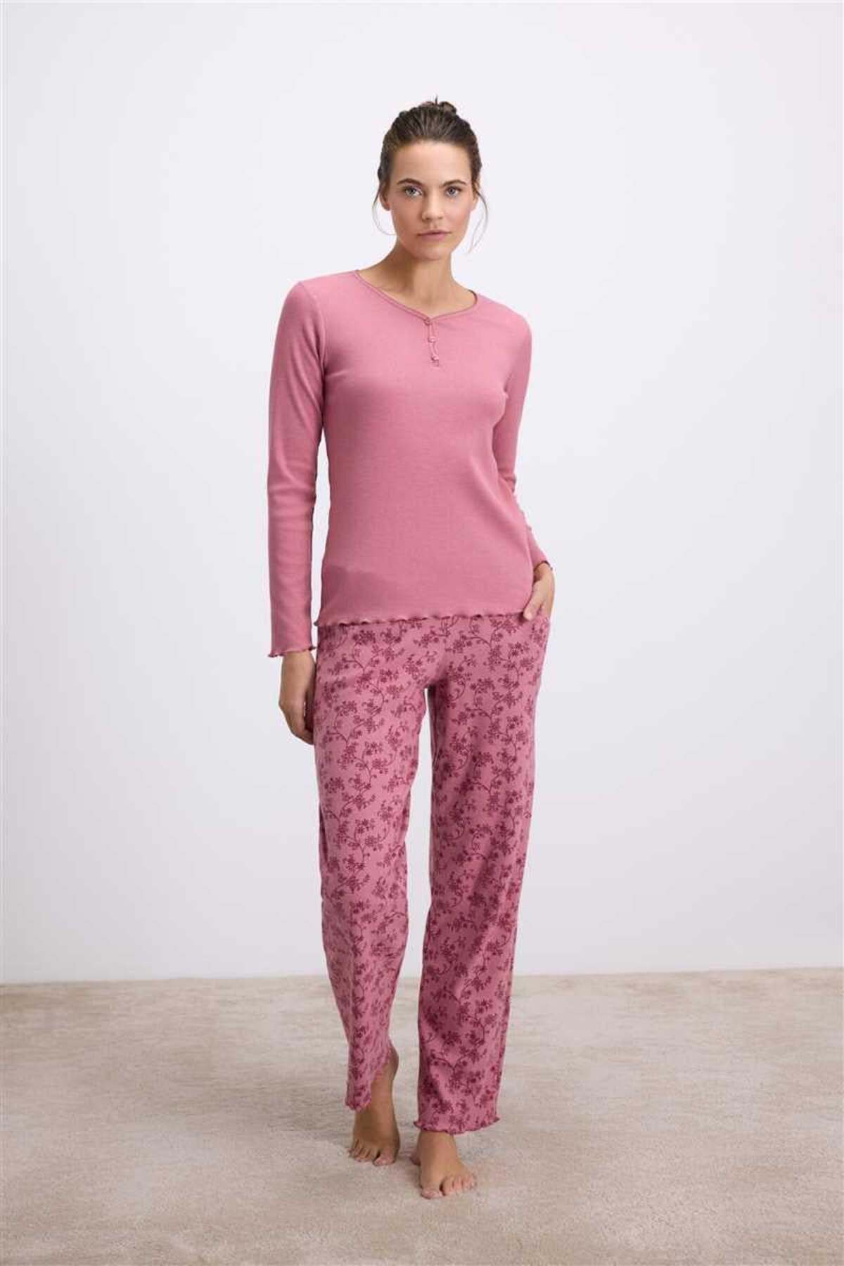 Findit Uzun Kollu T-Shirt ve Desenli Pantolon Pijama Takımı