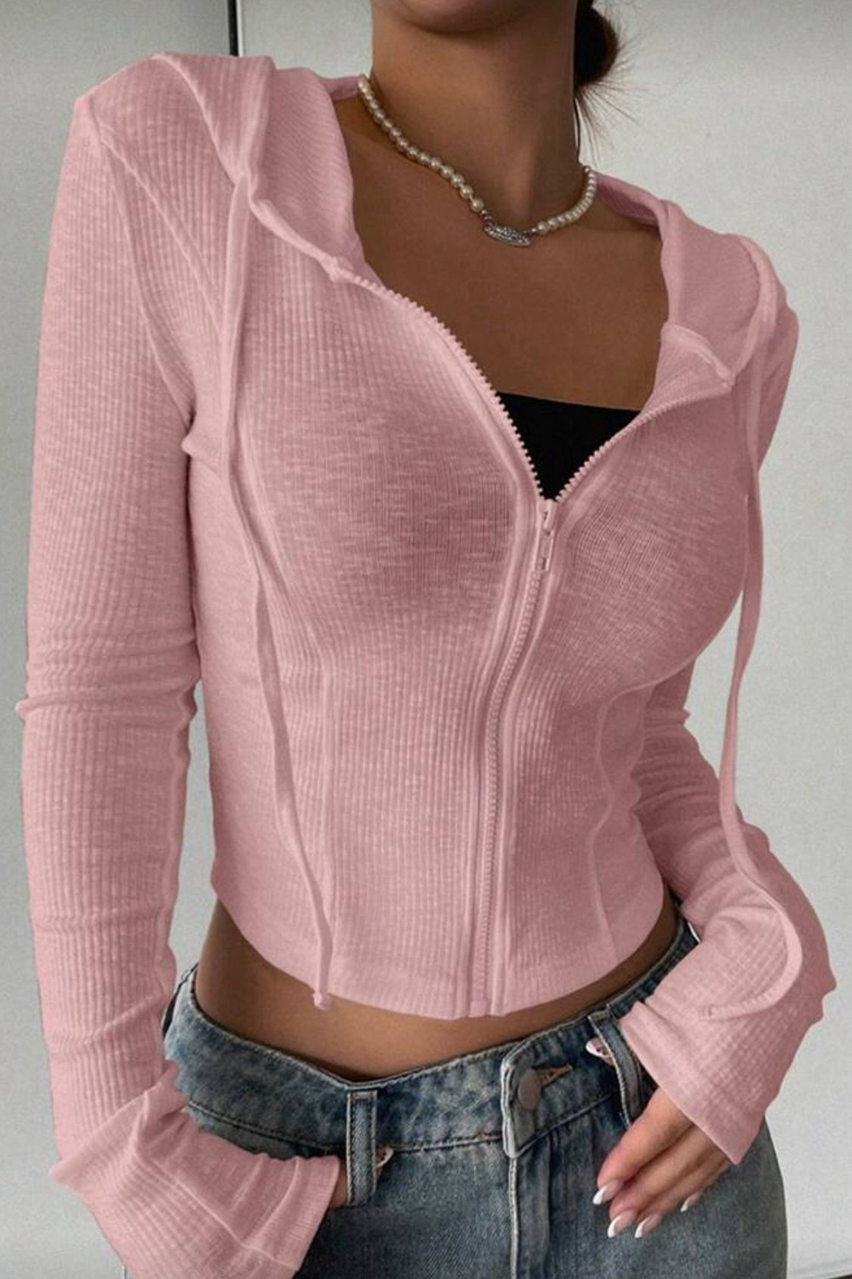 İlayda Toprak  Rolly Vücuda Oturan Pembe Fermuarlı Slim Fit Kapüşonlu Bluz